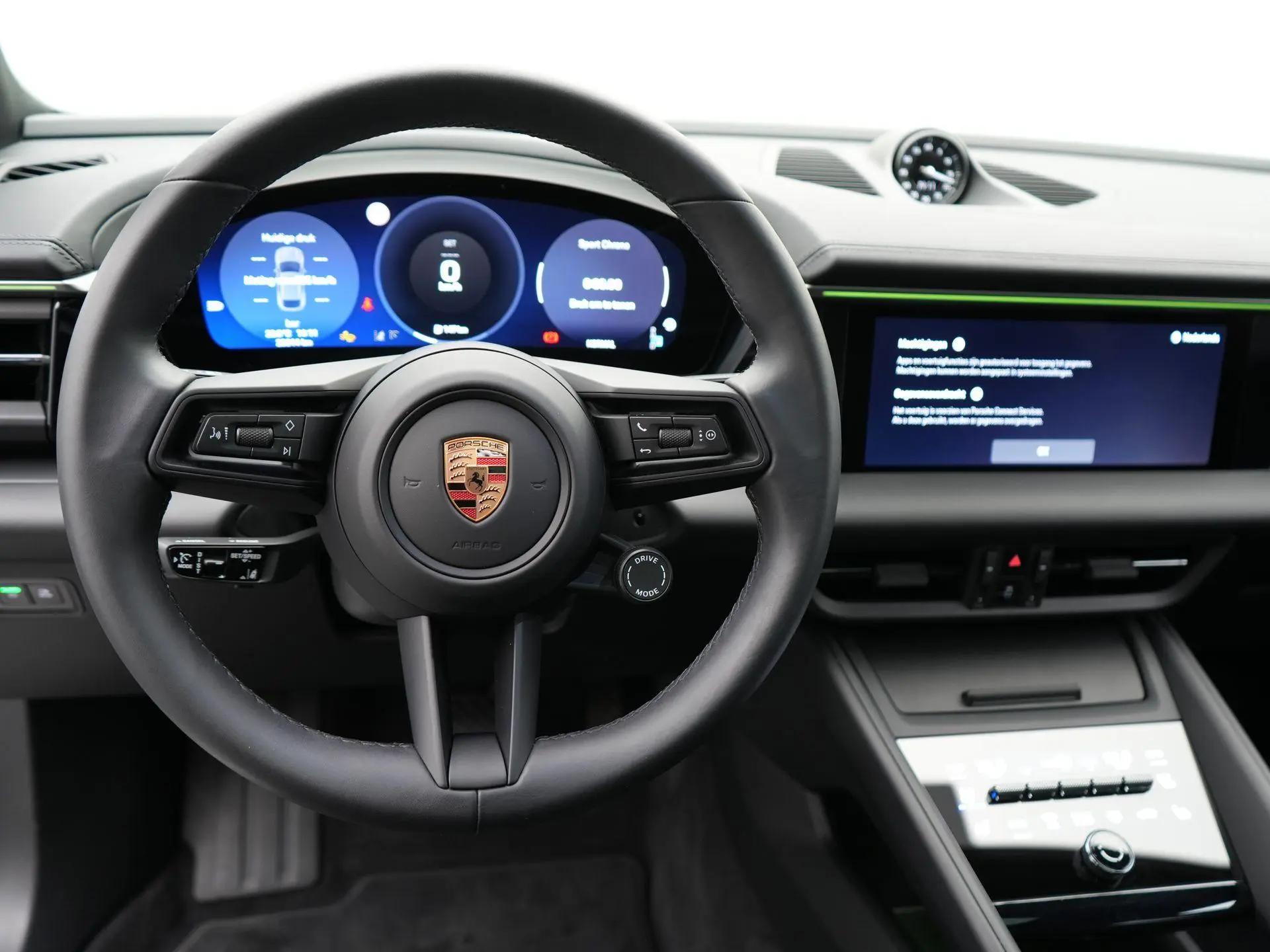 Macan Macan 4