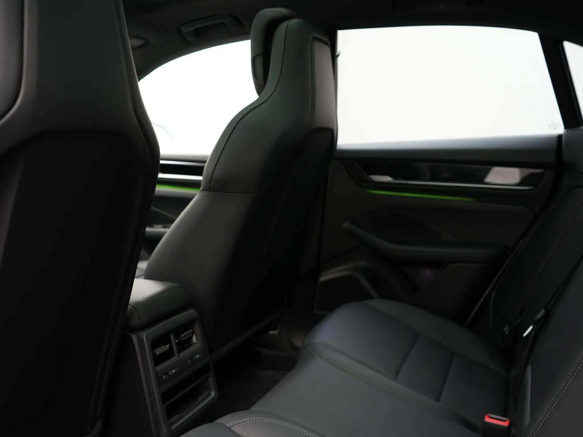 Macan Macan 4
