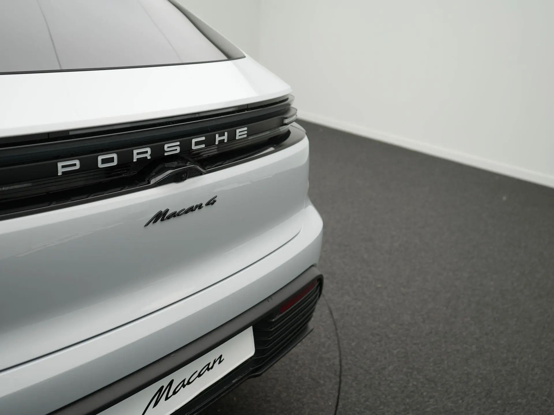 Macan Macan 4
