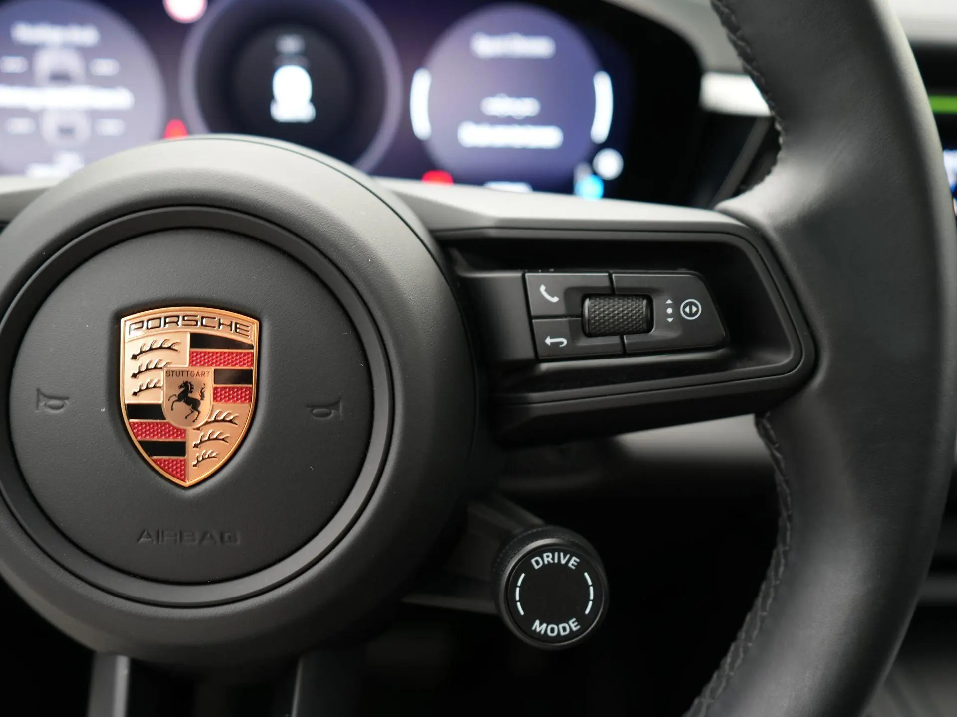 Macan Macan 4