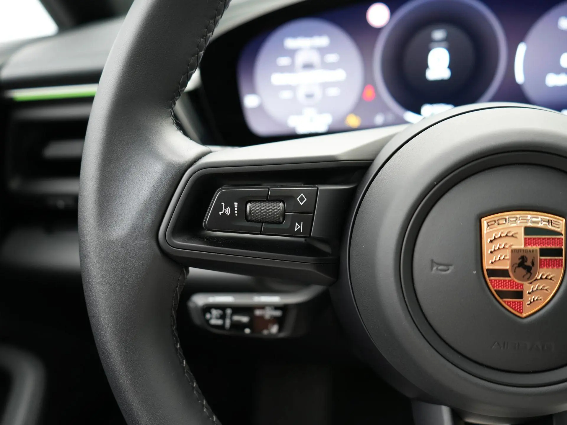Macan Macan 4