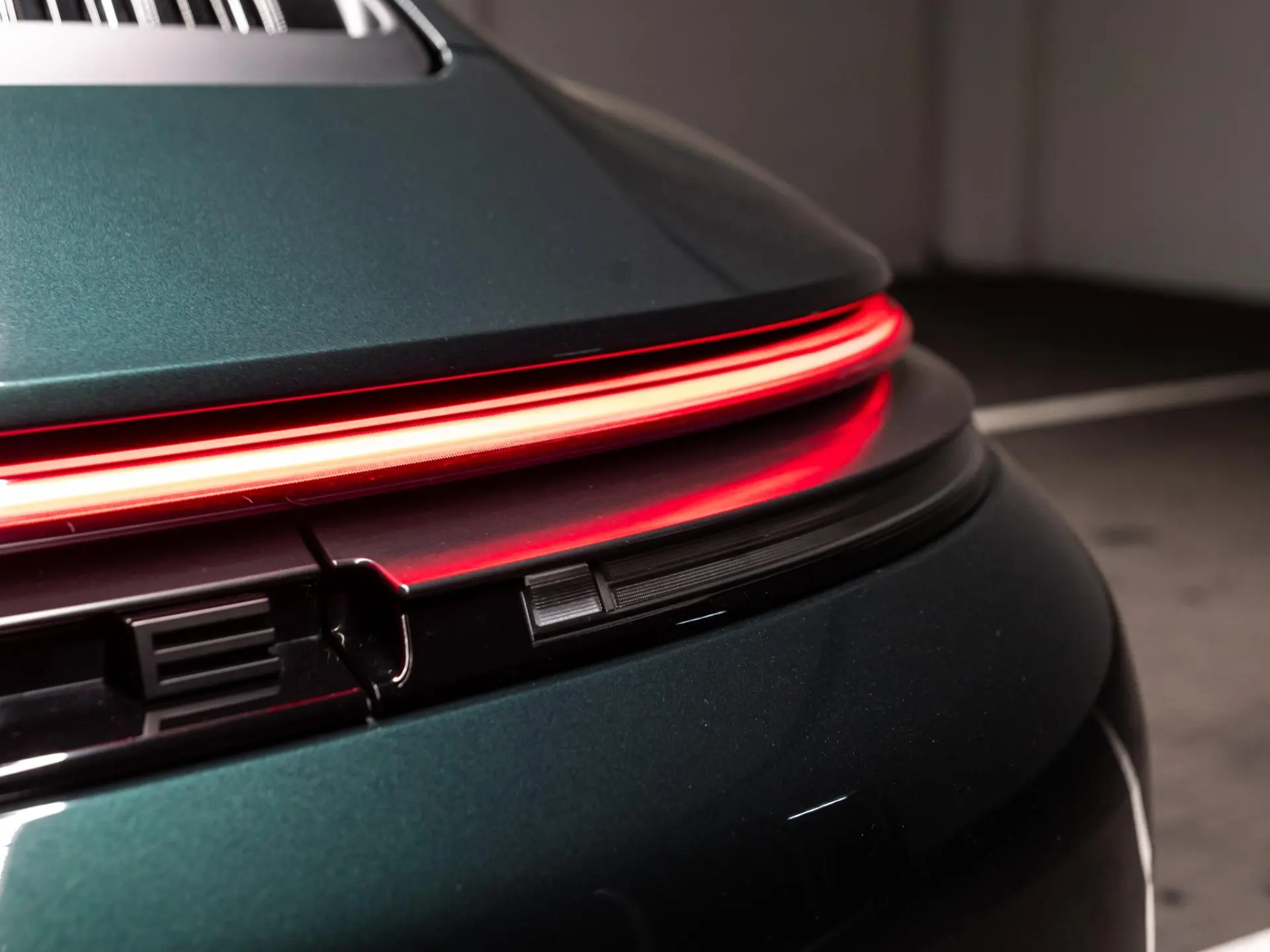911 3.6 T-Hybrid Carrera 4 GTS