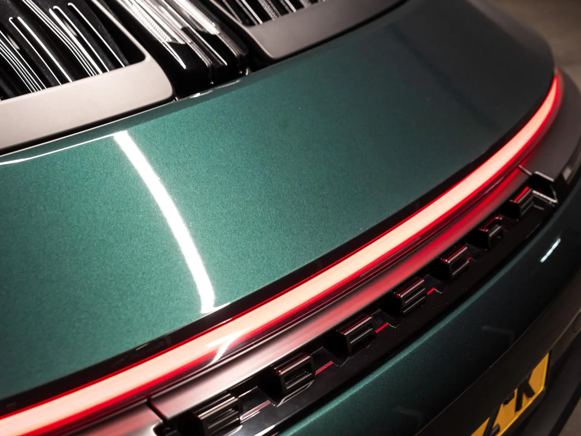 911 3.6 T-Hybrid Carrera 4 GTS