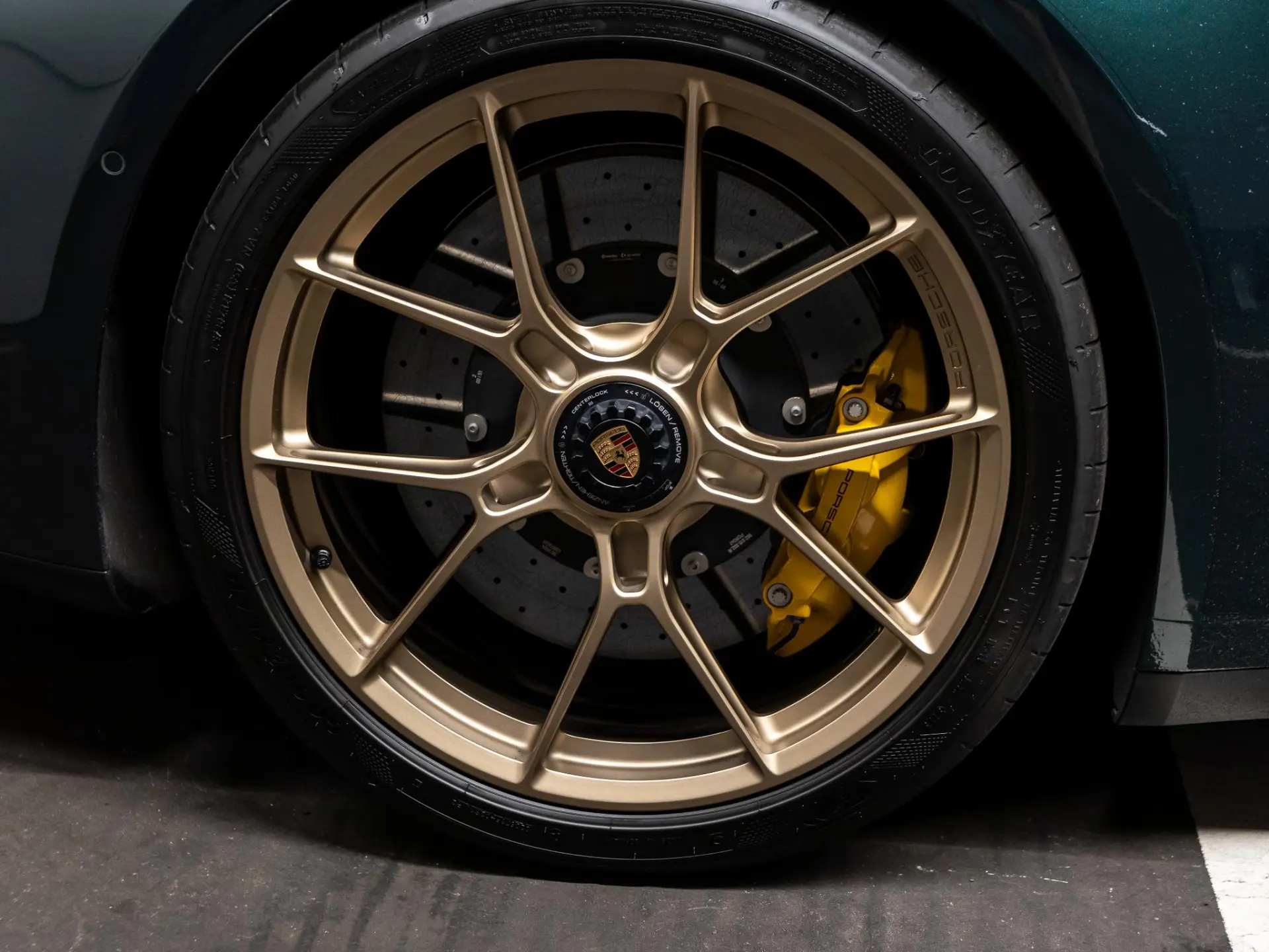 911 3.6 T-Hybrid Carrera 4 GTS