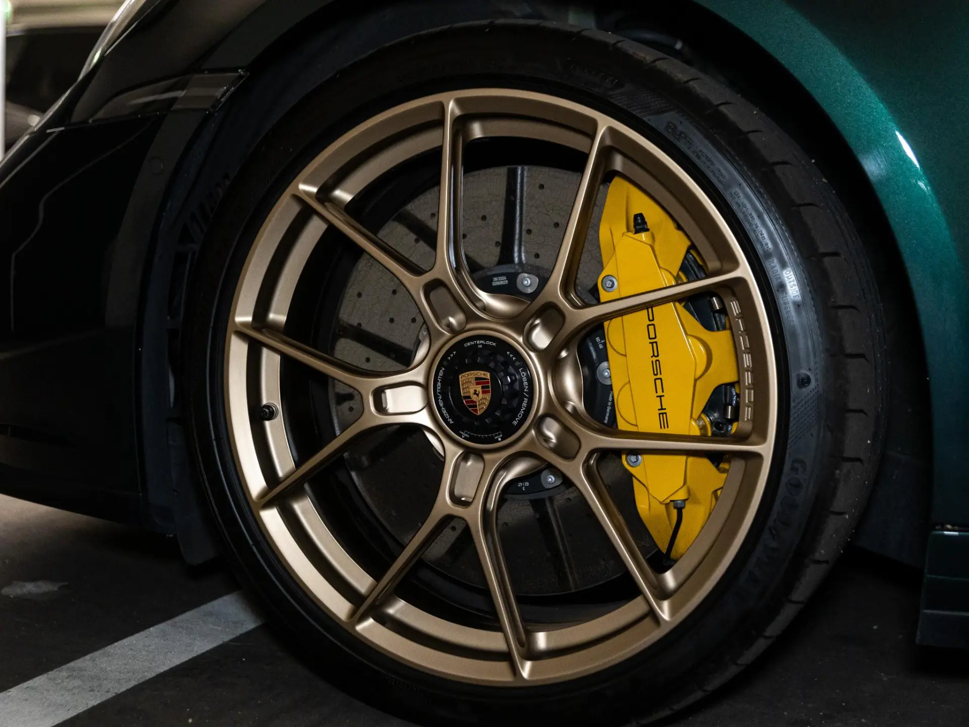 911 3.6 T-Hybrid Carrera 4 GTS