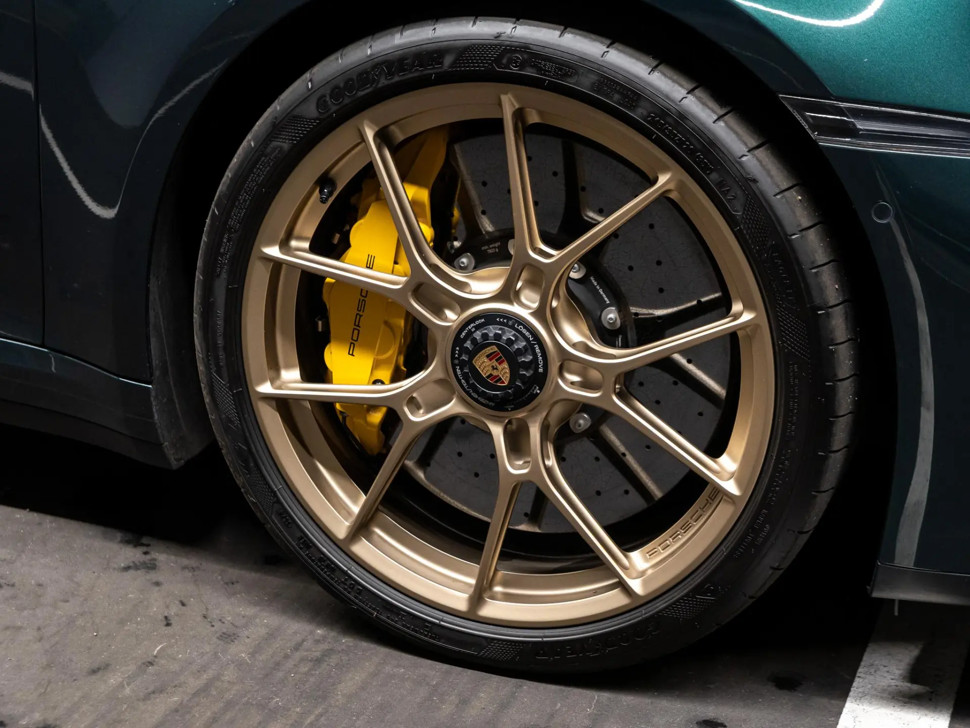 911 3.6 T-Hybrid Carrera 4 GTS