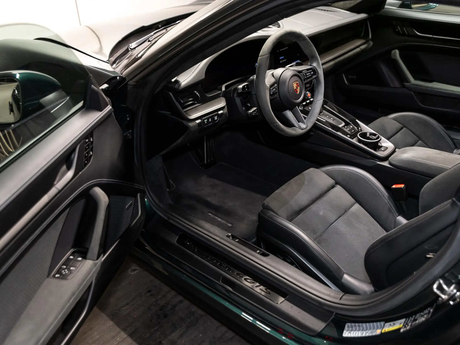 911 3.6 T-Hybrid Carrera 4 GTS