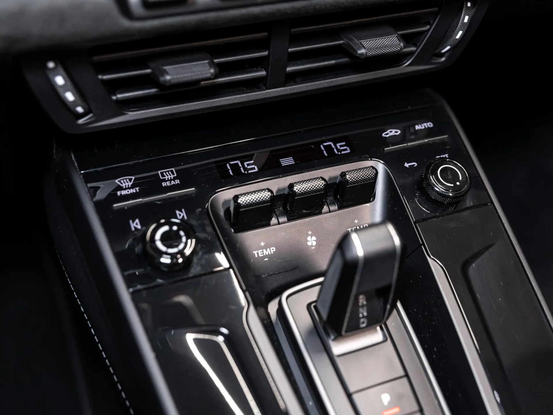 911 3.6 T-Hybrid Carrera 4 GTS