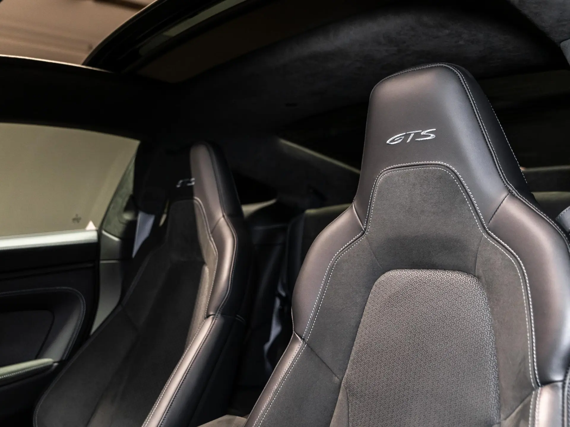 911 3.6 T-Hybrid Carrera 4 GTS