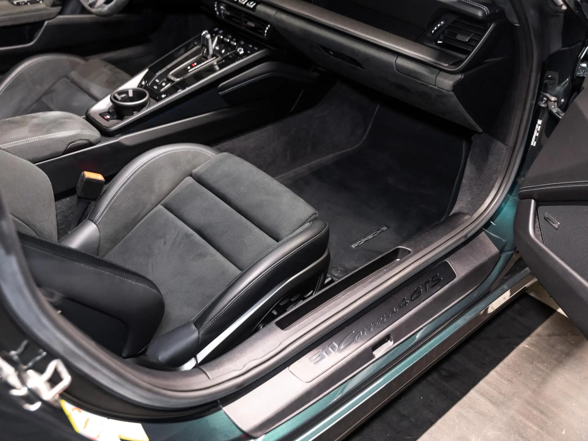911 3.6 T-Hybrid Carrera 4 GTS