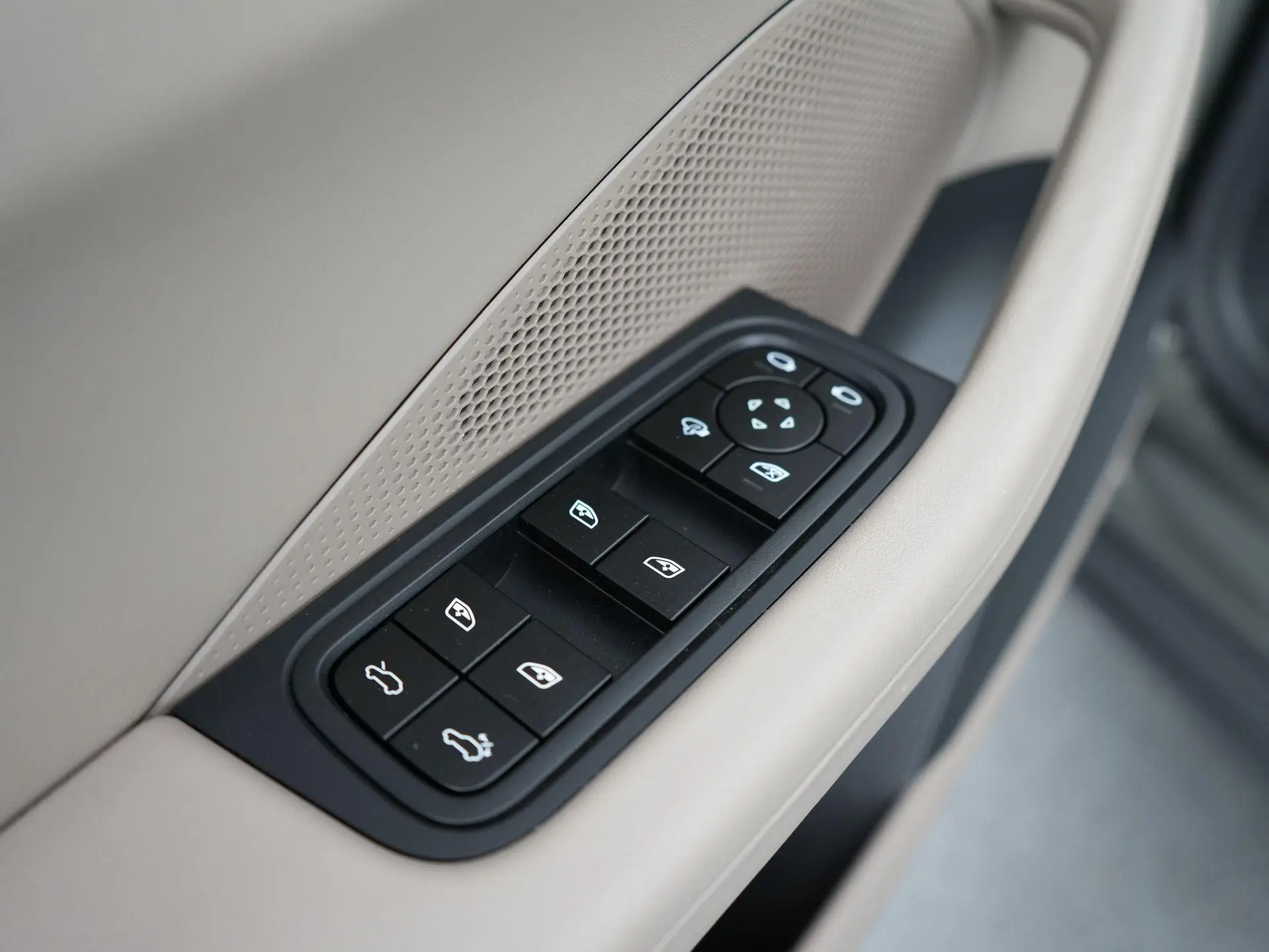 Macan 4 S 100 kWh