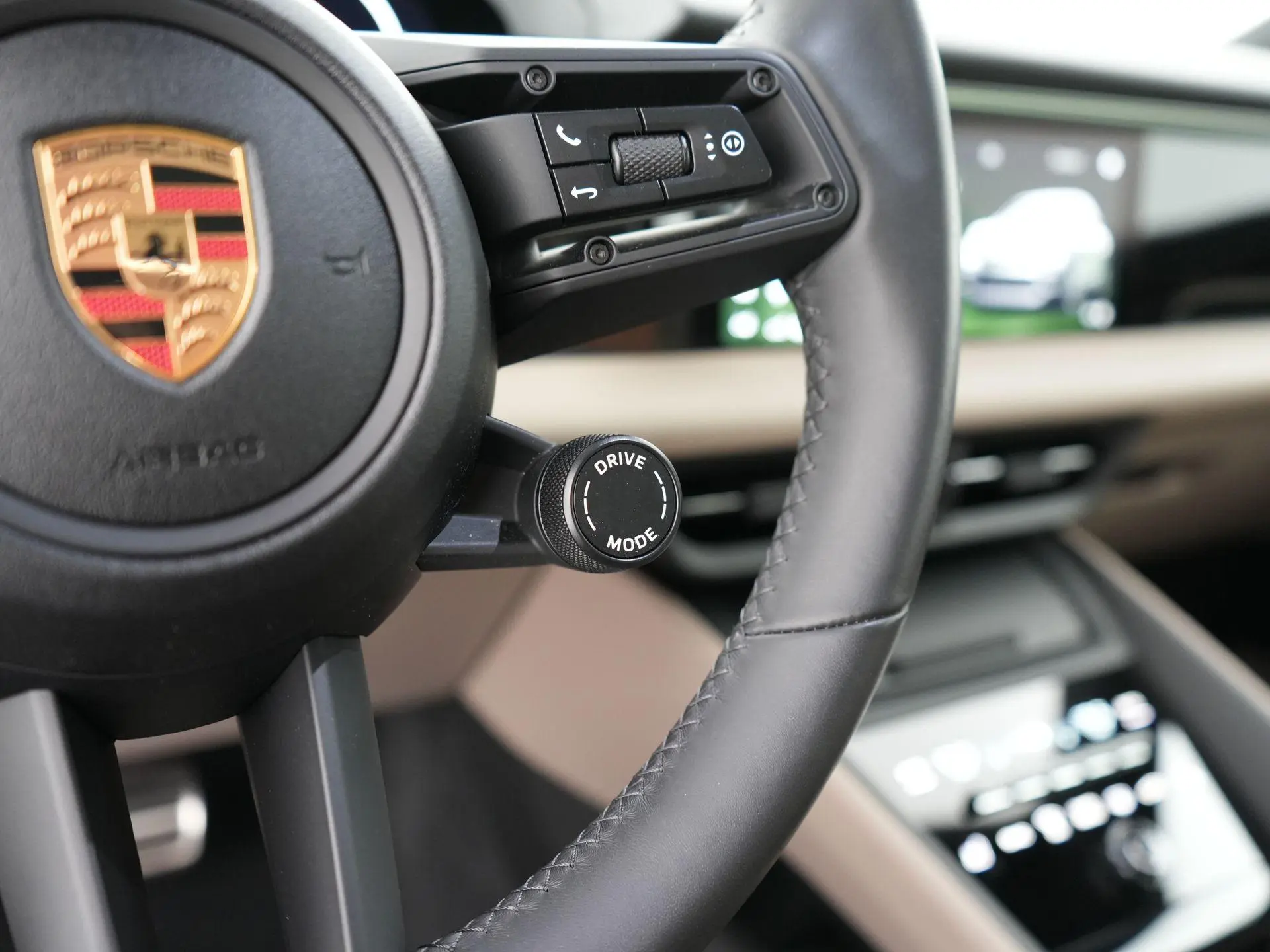 Macan 4 S 100 kWh
