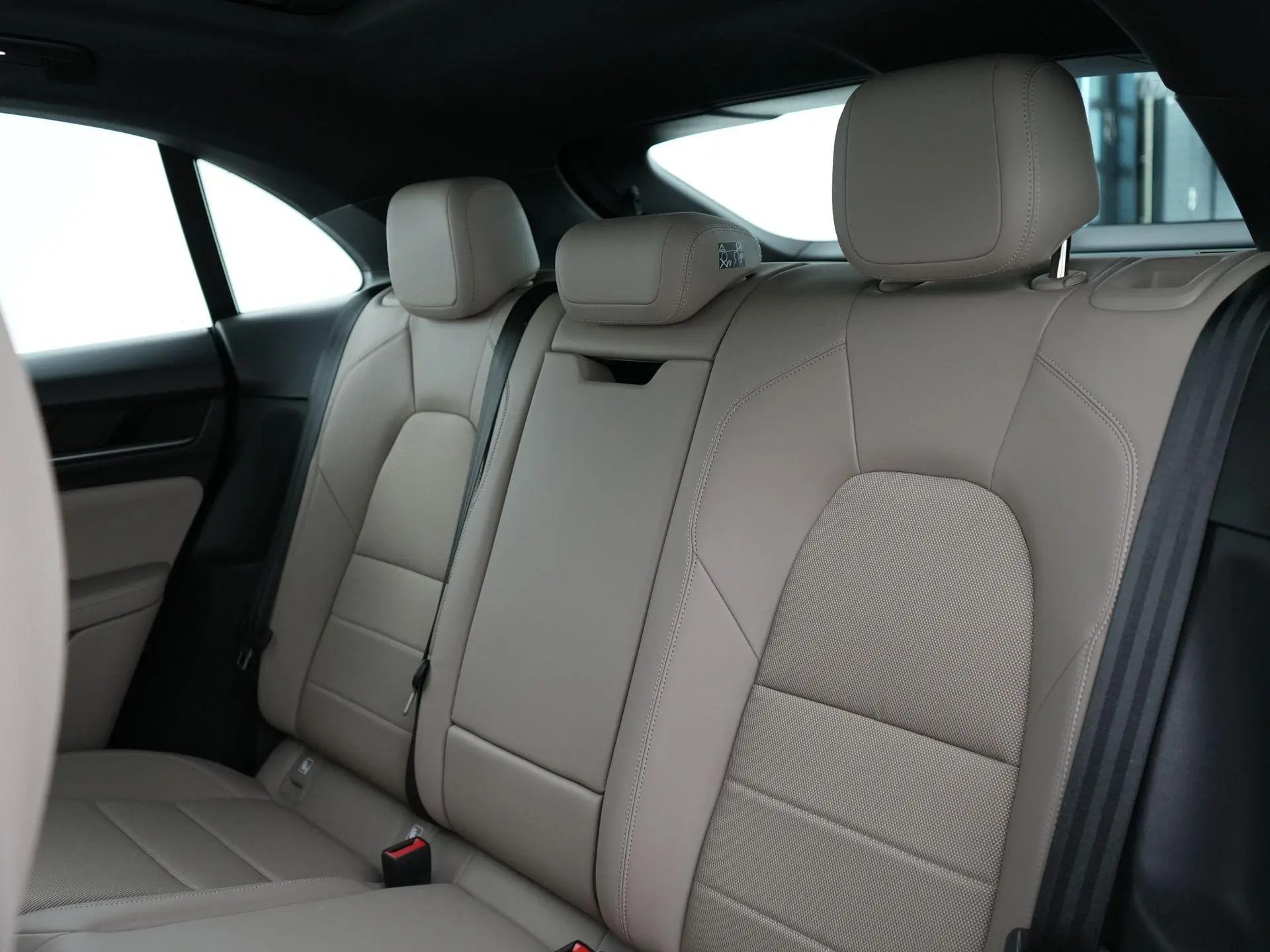 Macan 4 S 100 kWh