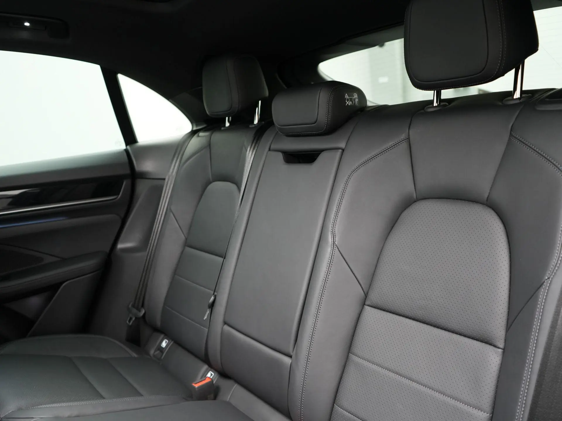 Macan 4