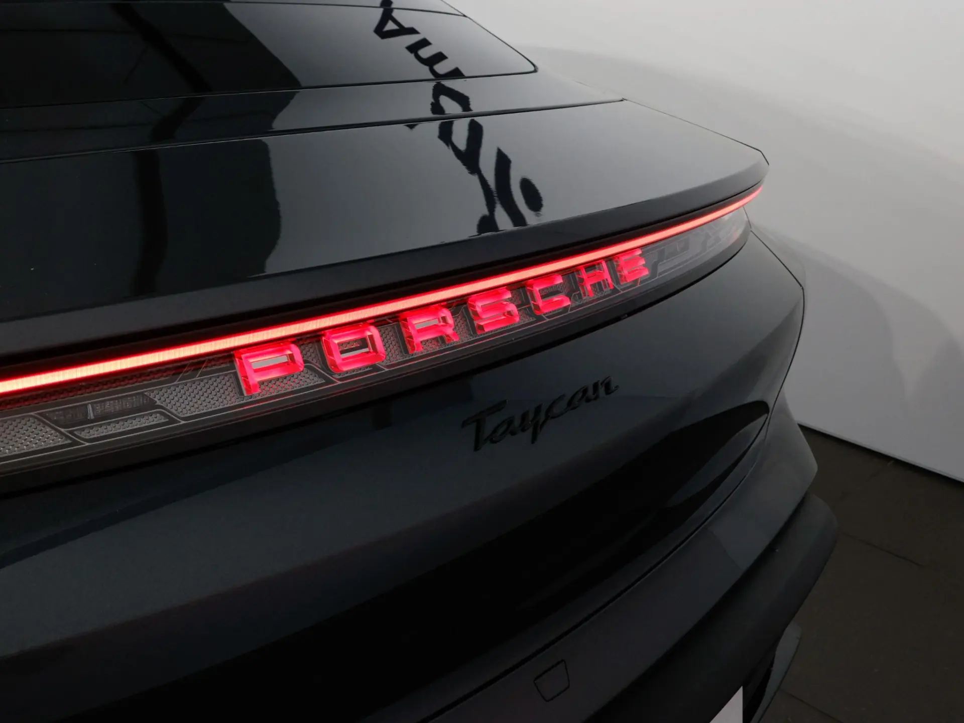 Taycan Black Edition