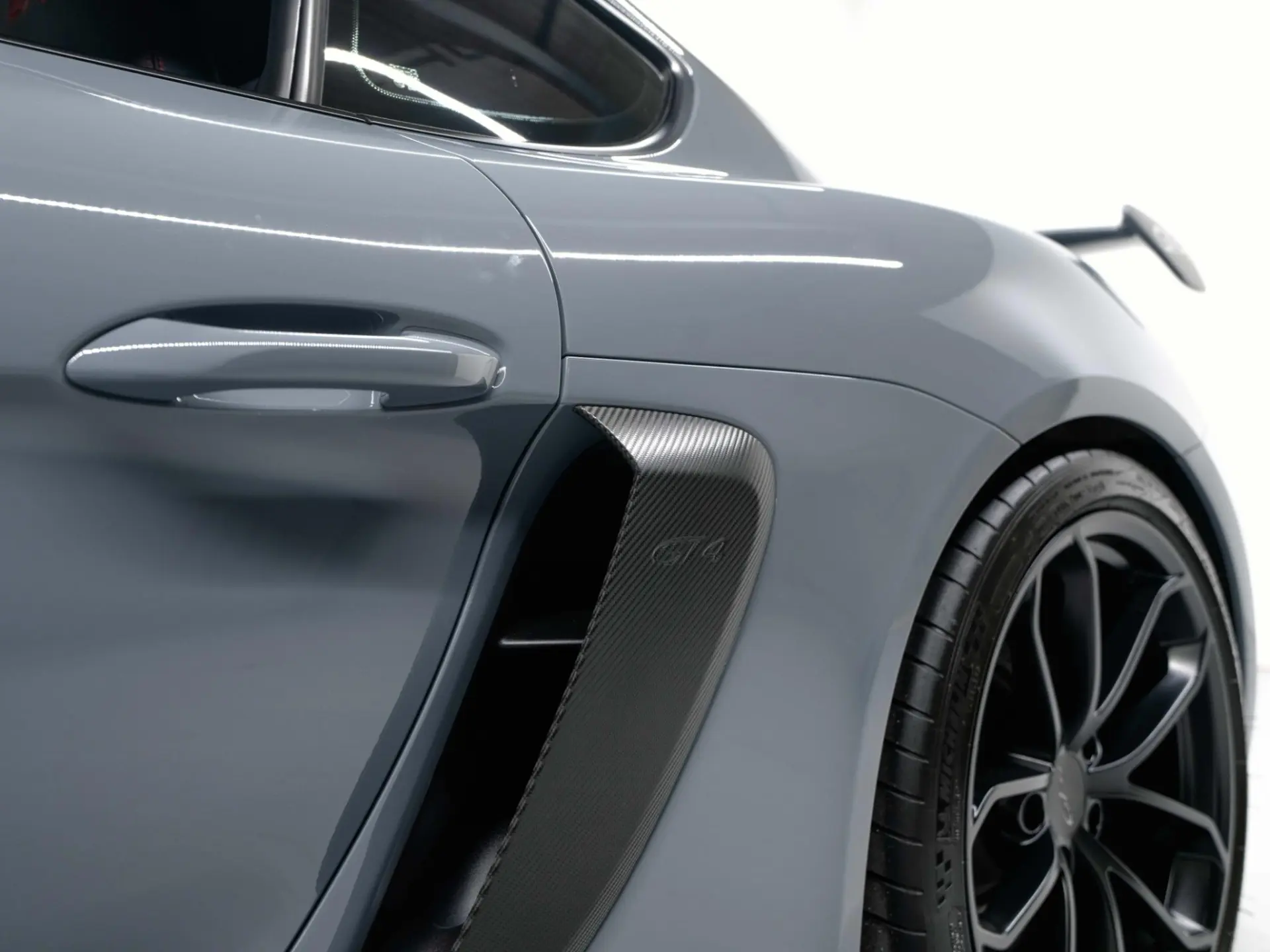 718 Cayman GT4