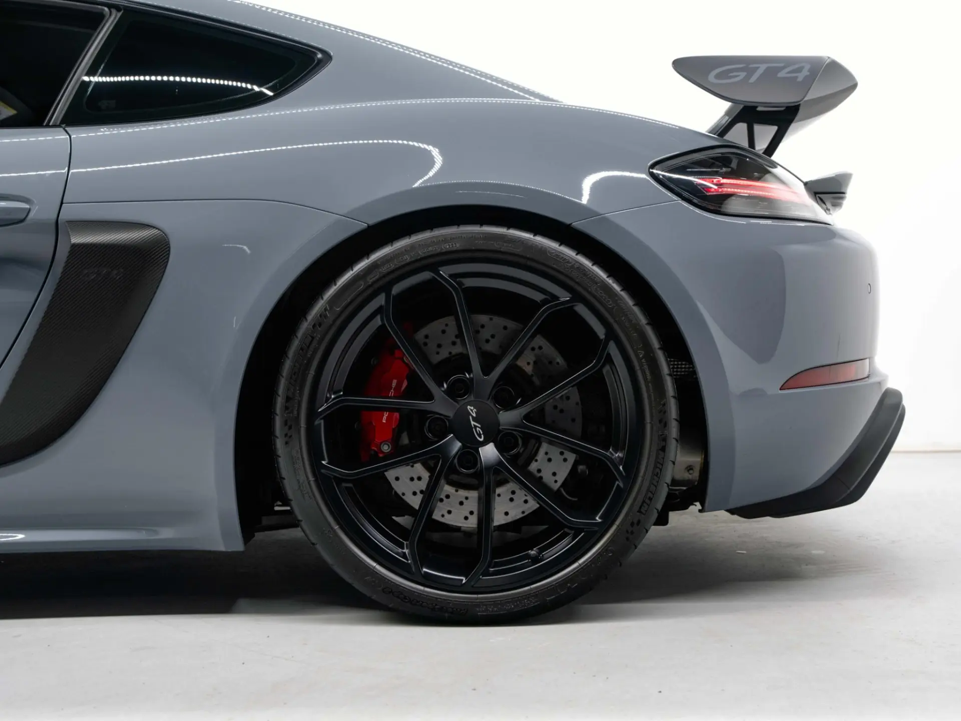 718 Cayman GT4