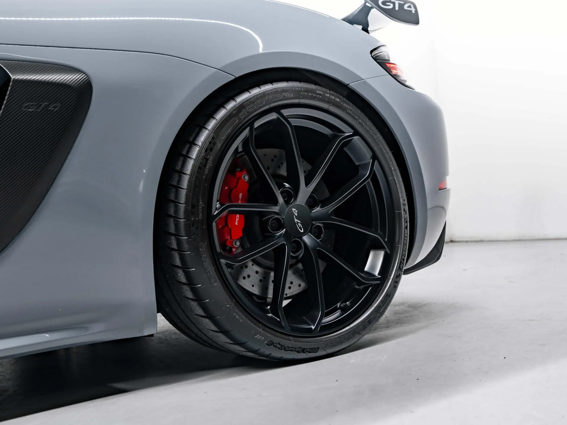 718 Cayman GT4