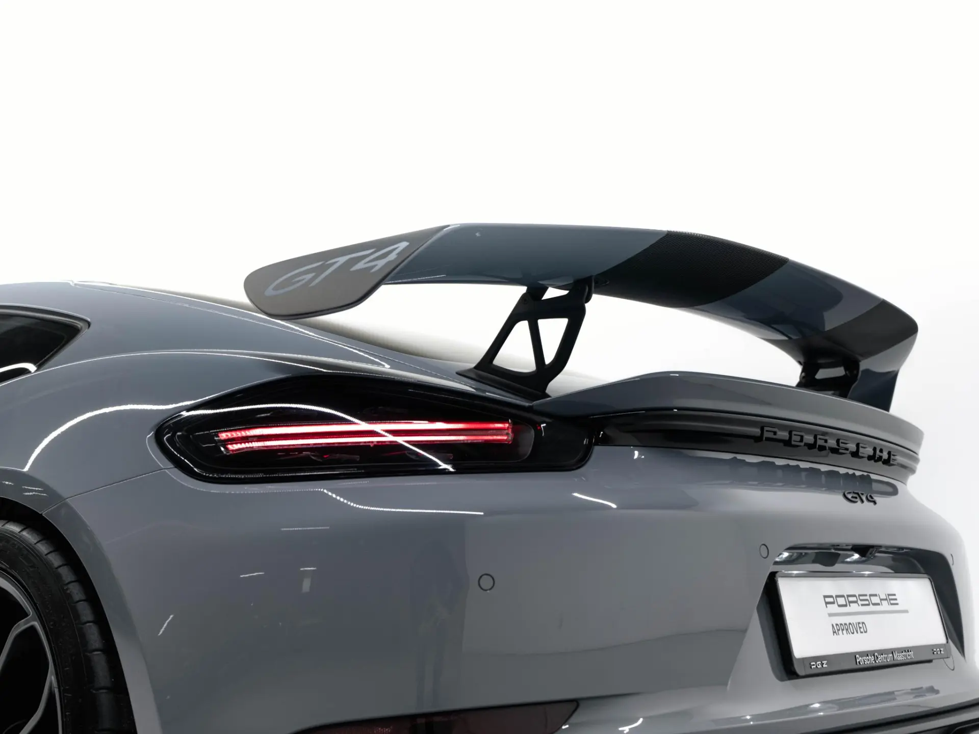 718 Cayman GT4