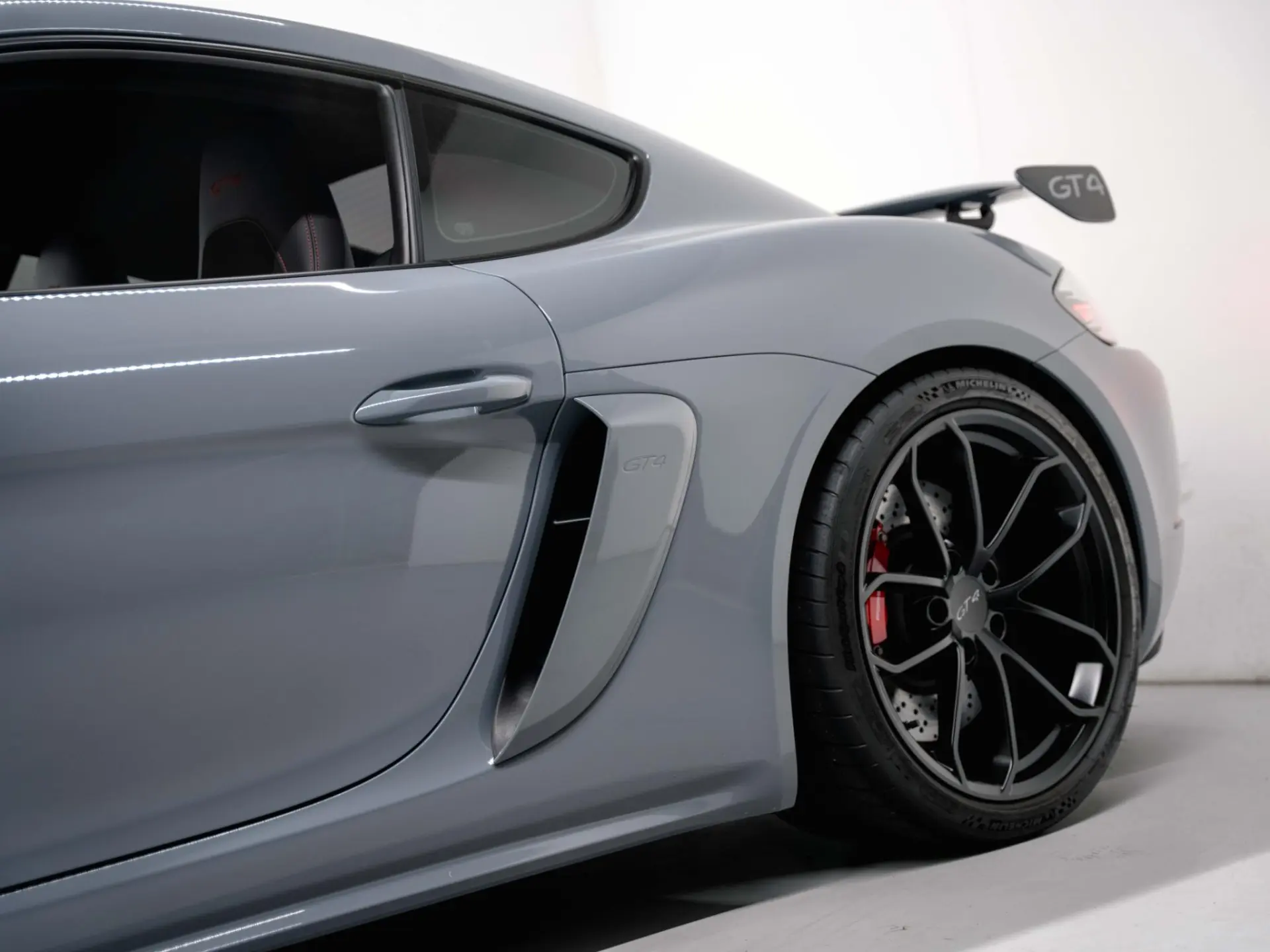 718 Cayman GT4