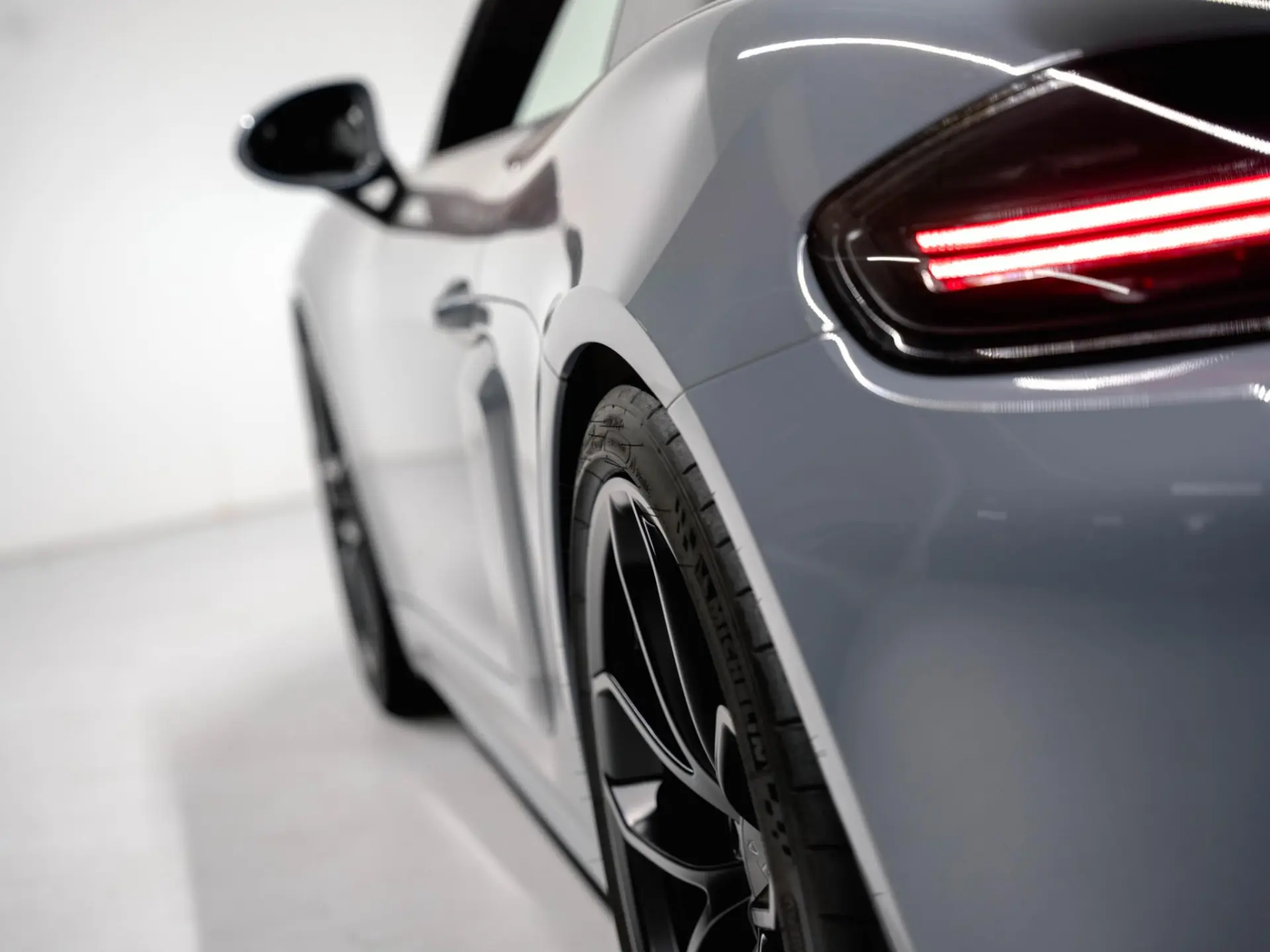 718 Cayman GT4