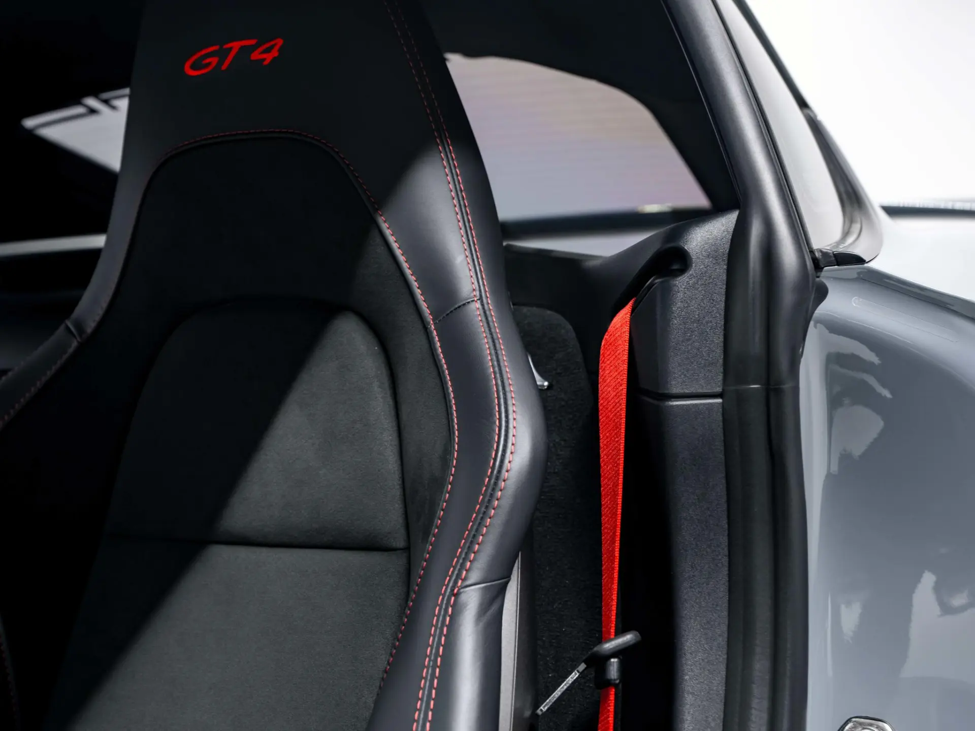 718 Cayman GT4