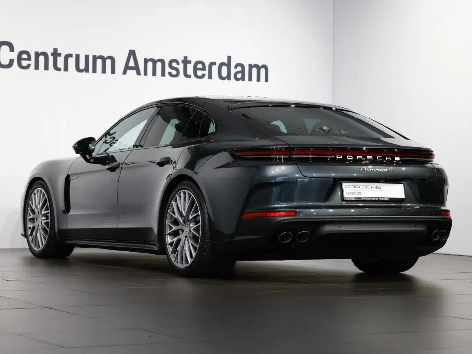 Porsche Panamera 4