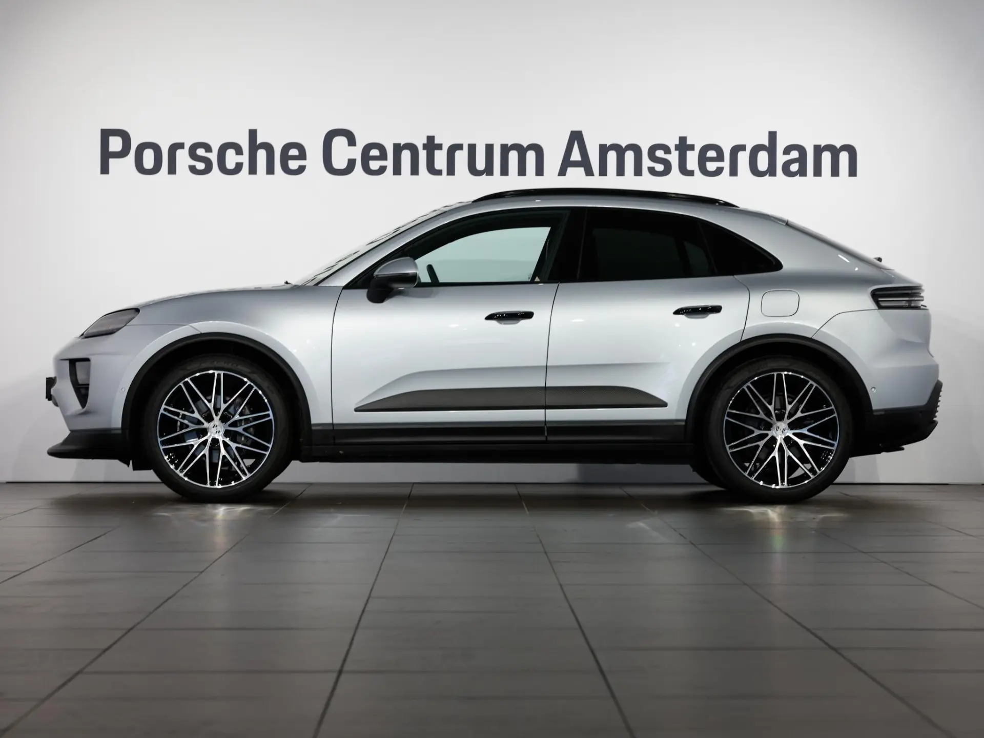 Macan 4