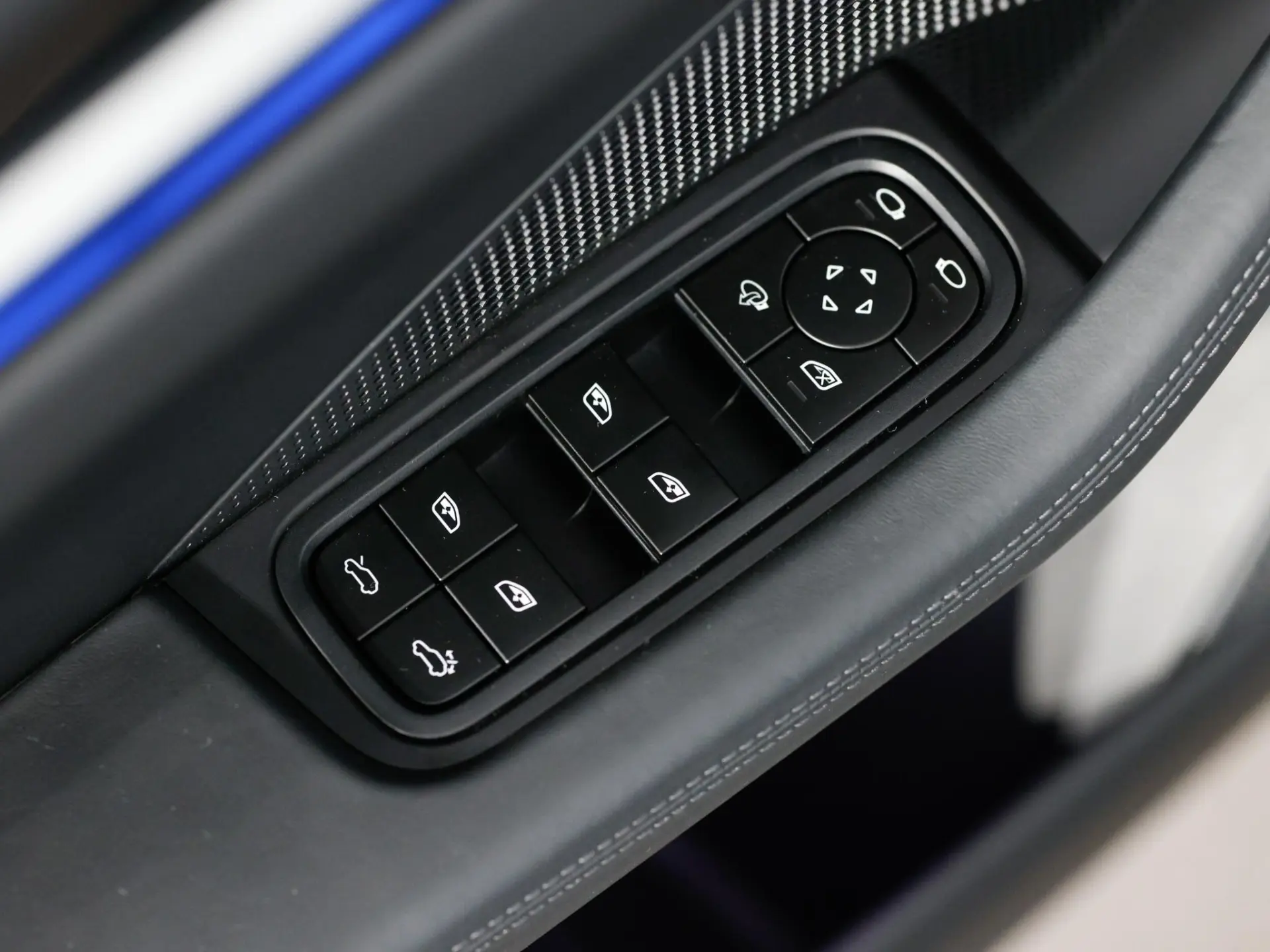 Macan 4
