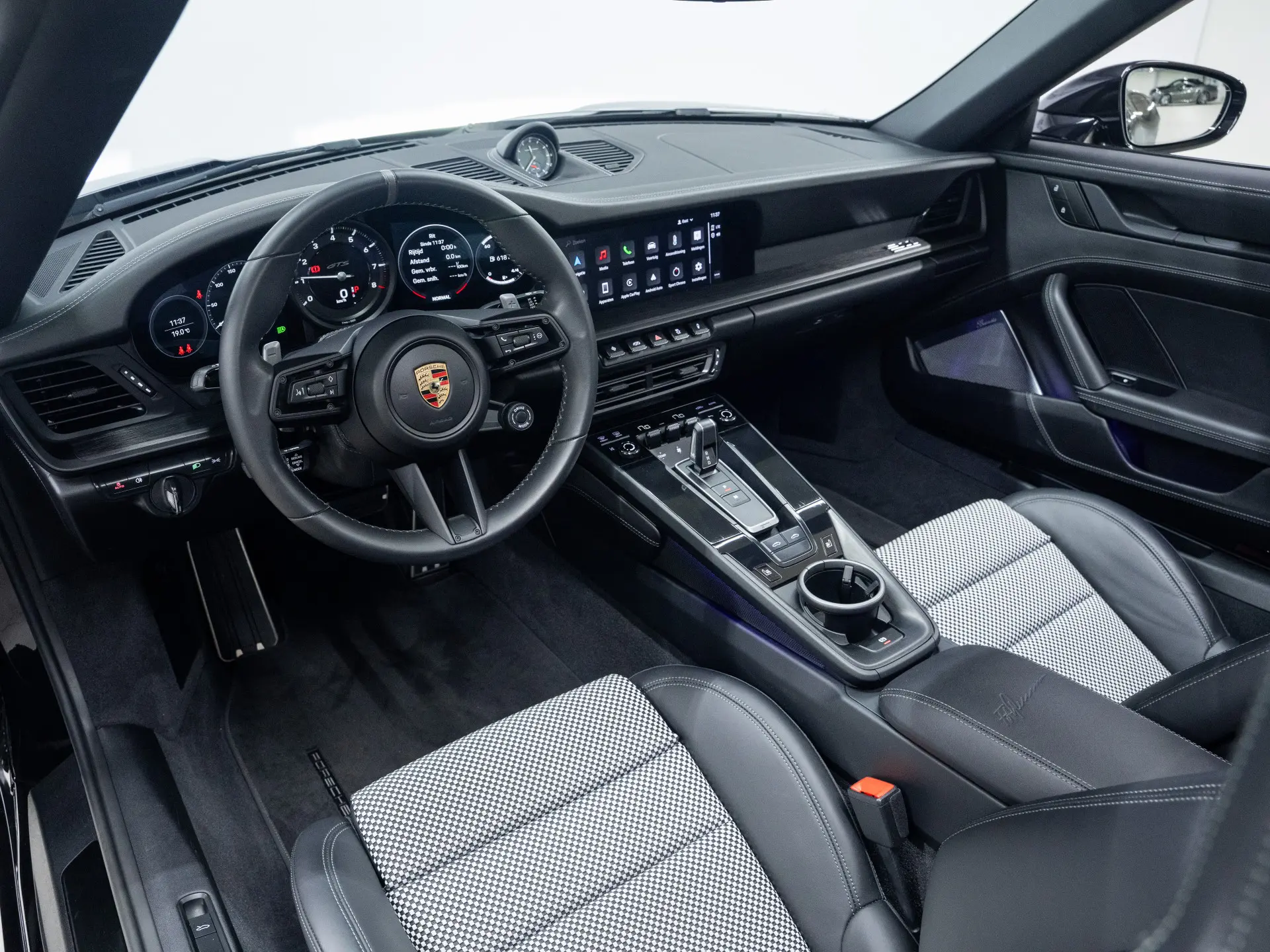 911 Targa 4 GTS Edition 50 Years Porsche Design