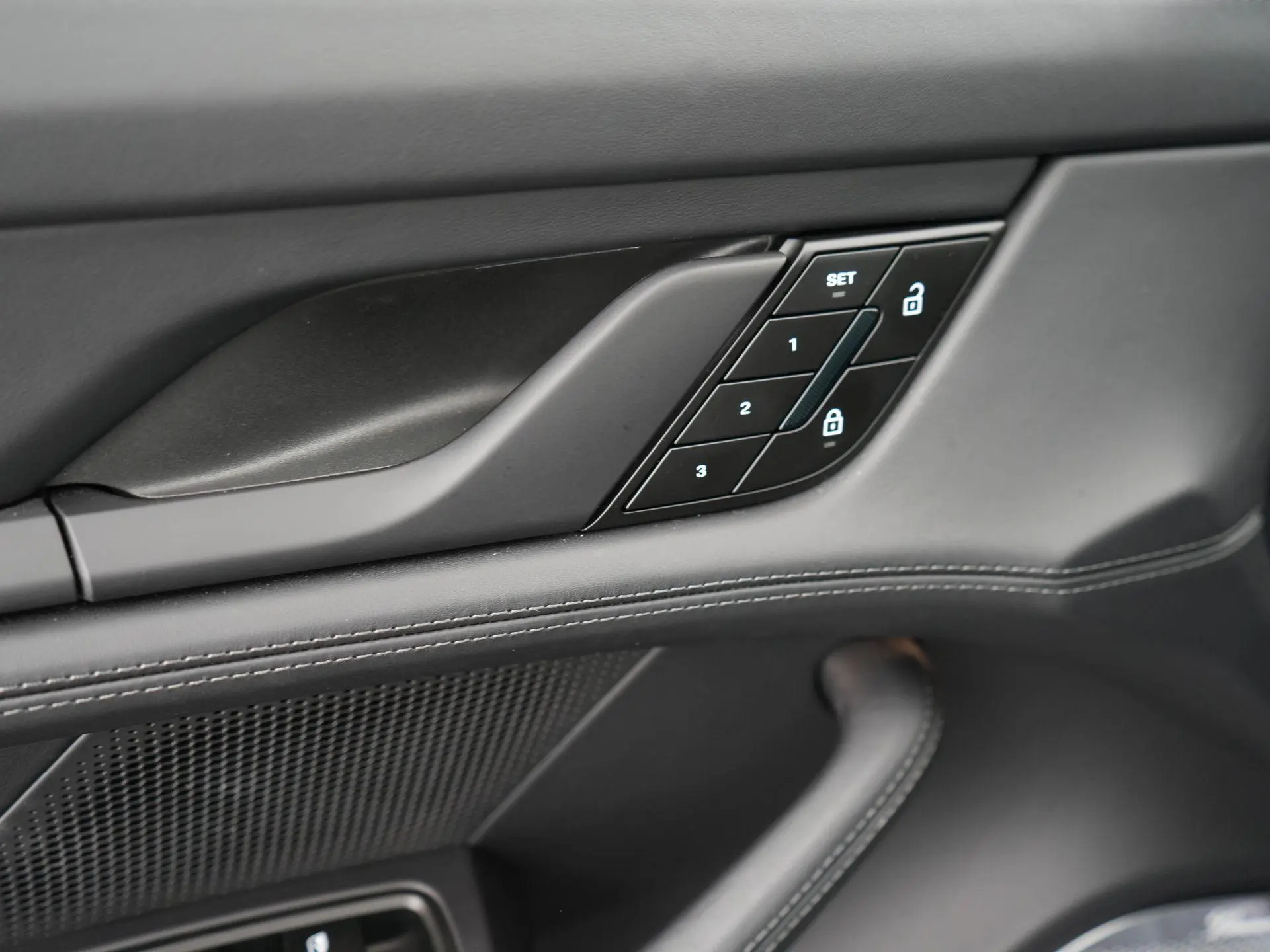 Taycan 4 Black Edition 105 kWh