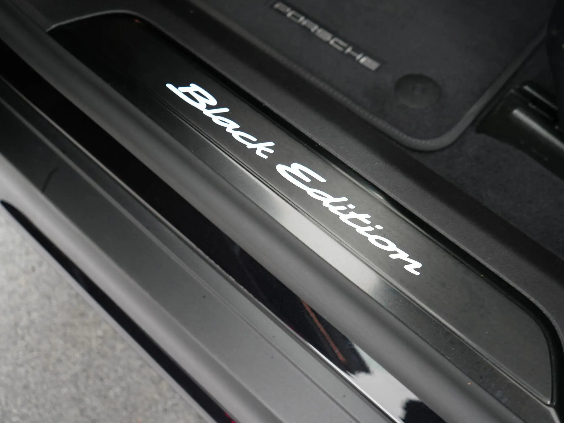 Taycan 4 Black Edition 105 kWh