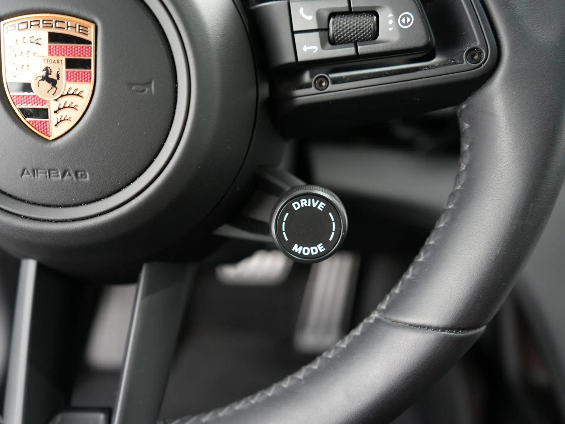 Taycan 4 Black Edition 105 kWh