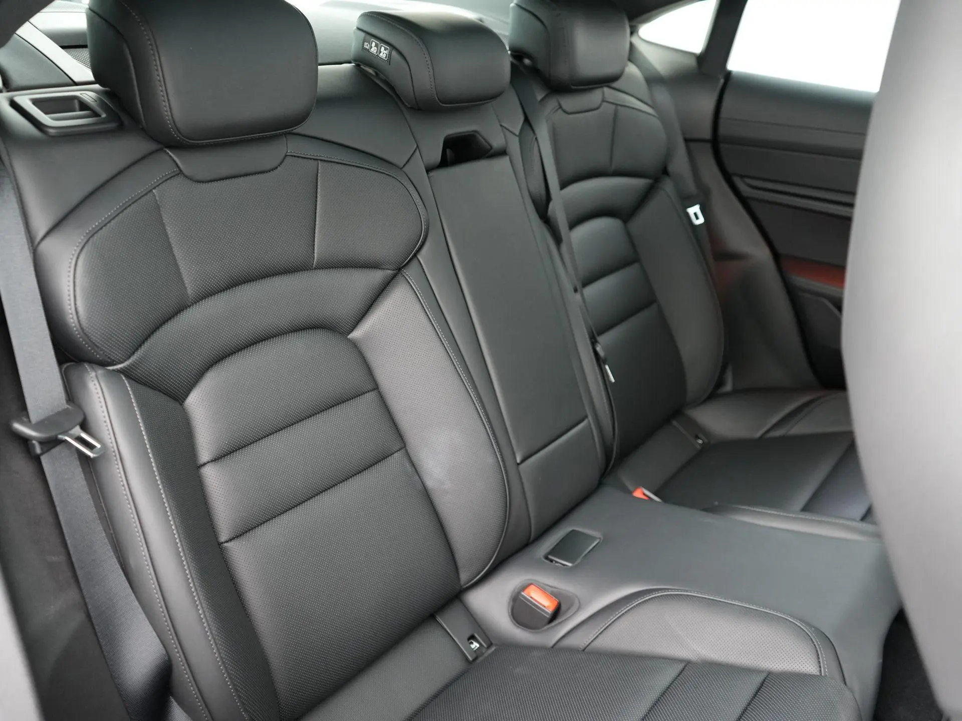 Taycan 4 Black Edition 105 kWh