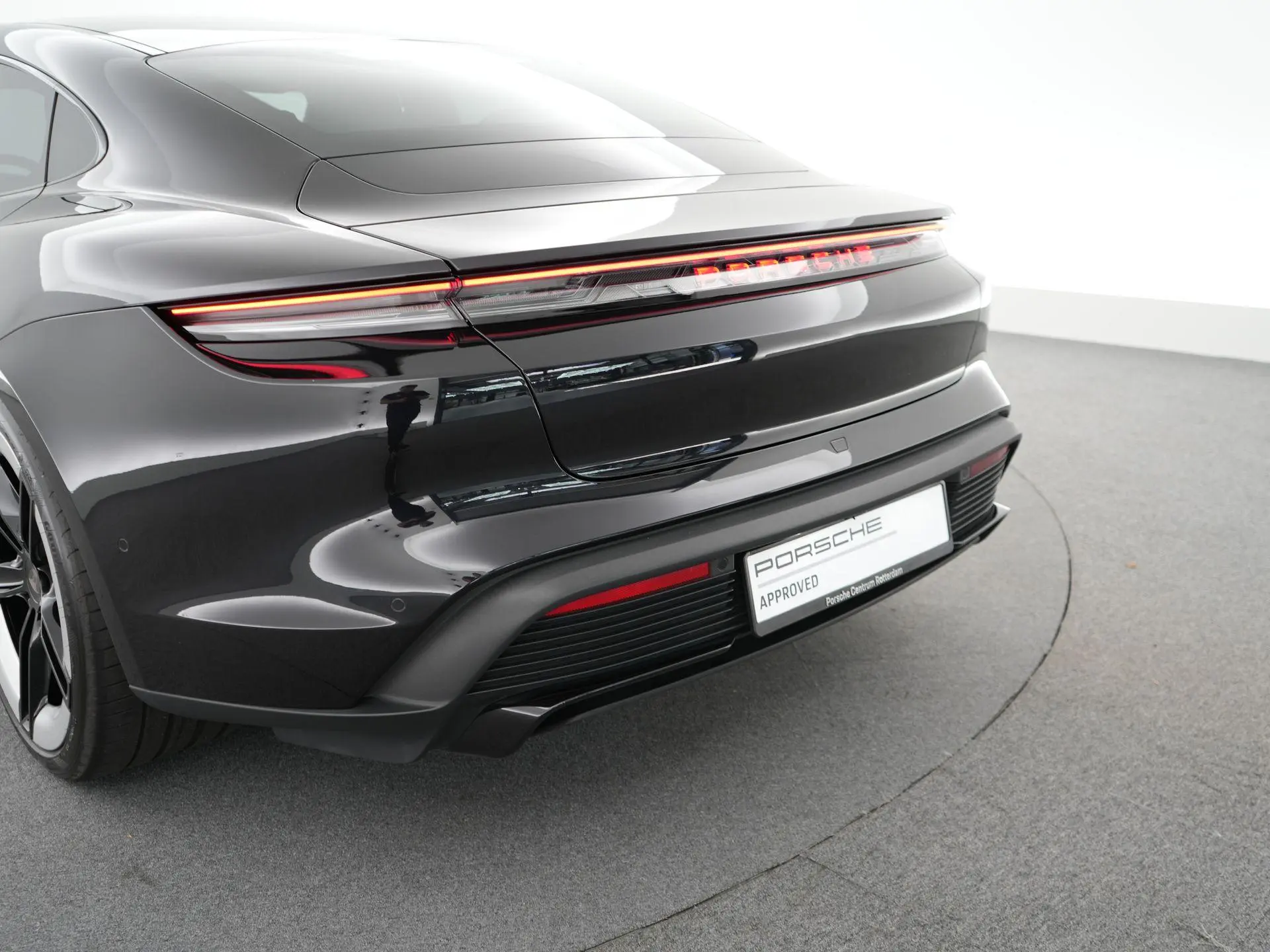 Taycan 4 Black Edition 105 kWh