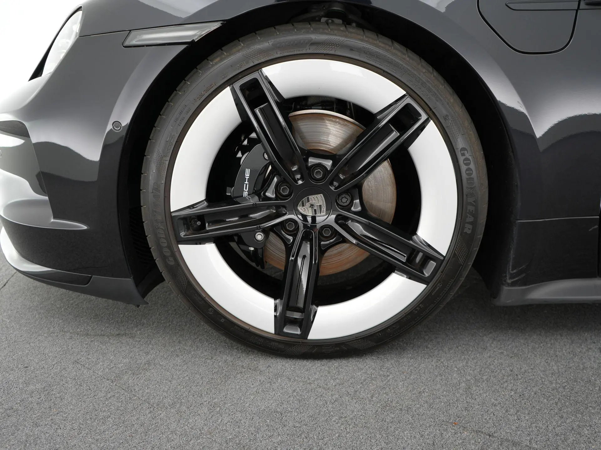 Taycan 4 Black Edition 105 kWh