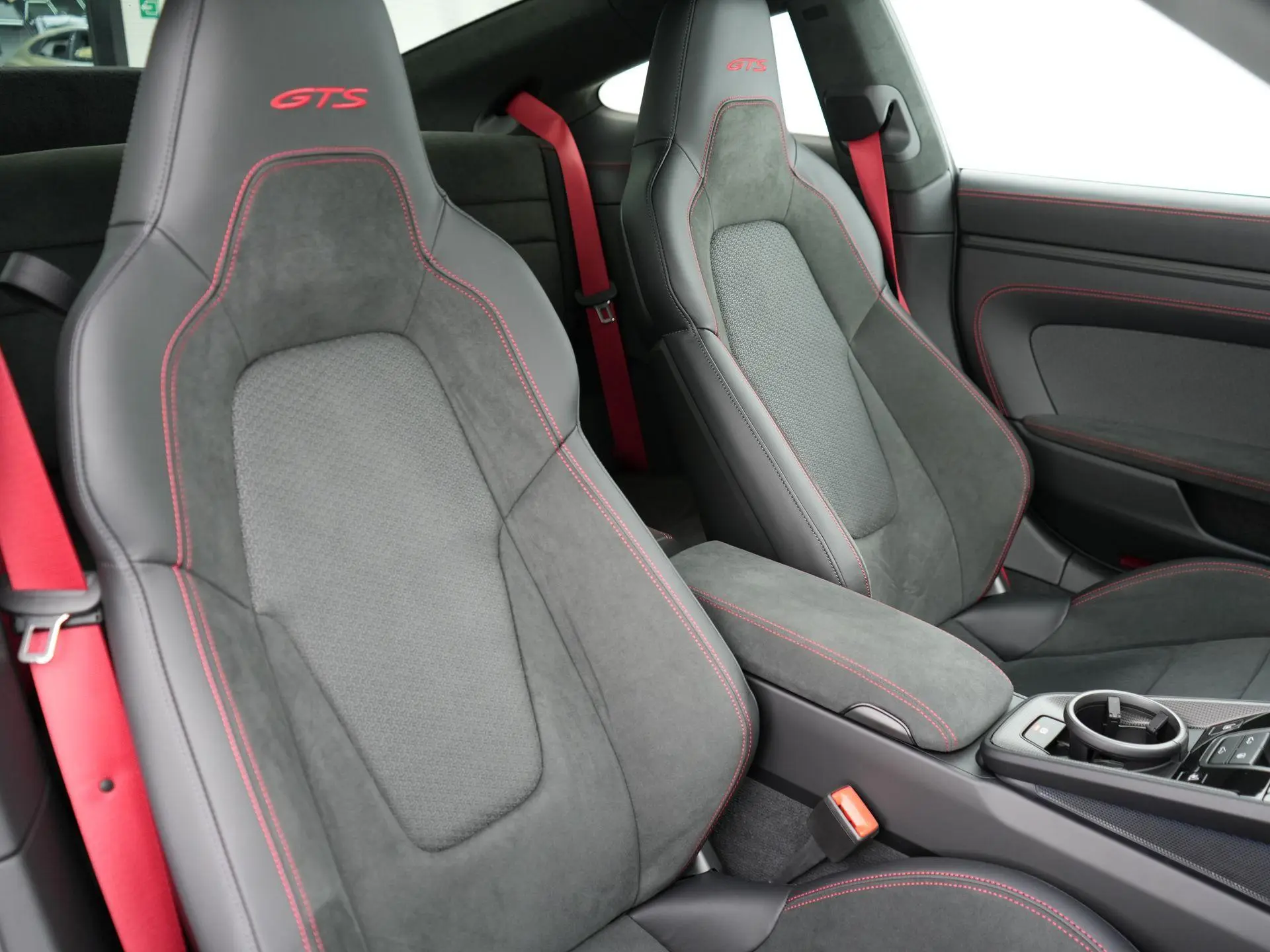 911 3.6 T-Hybrid Carrera 4 GTS
