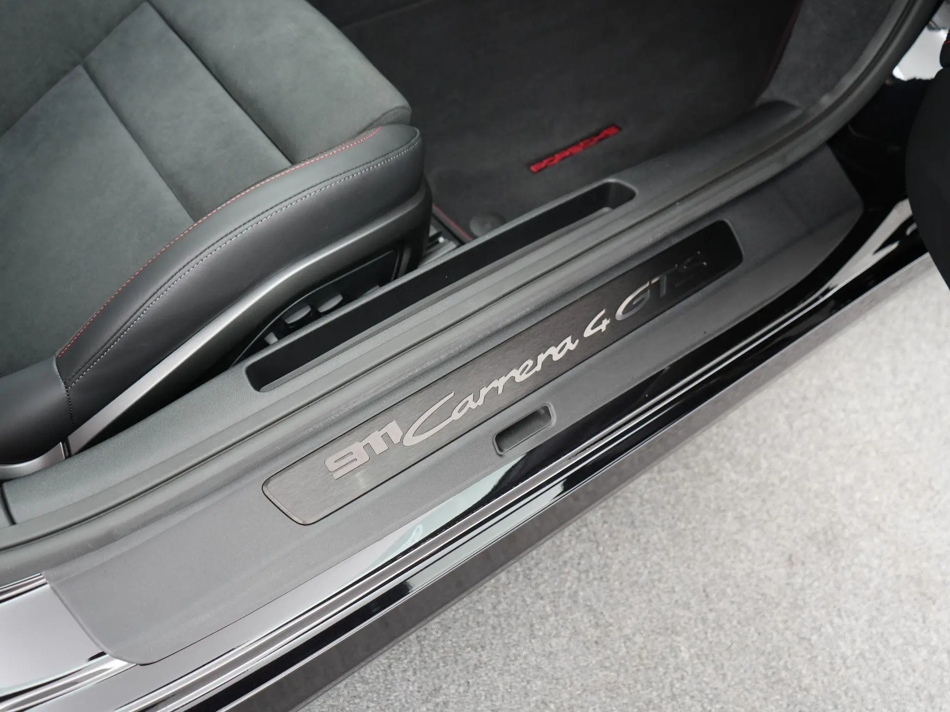 911 3.6 T-Hybrid Carrera 4 GTS