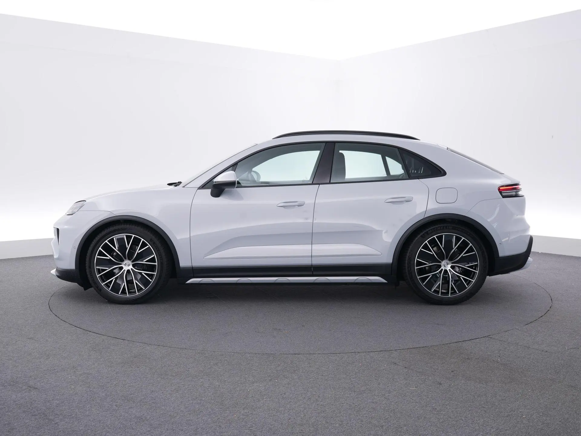 Macan 4 100 kWh
