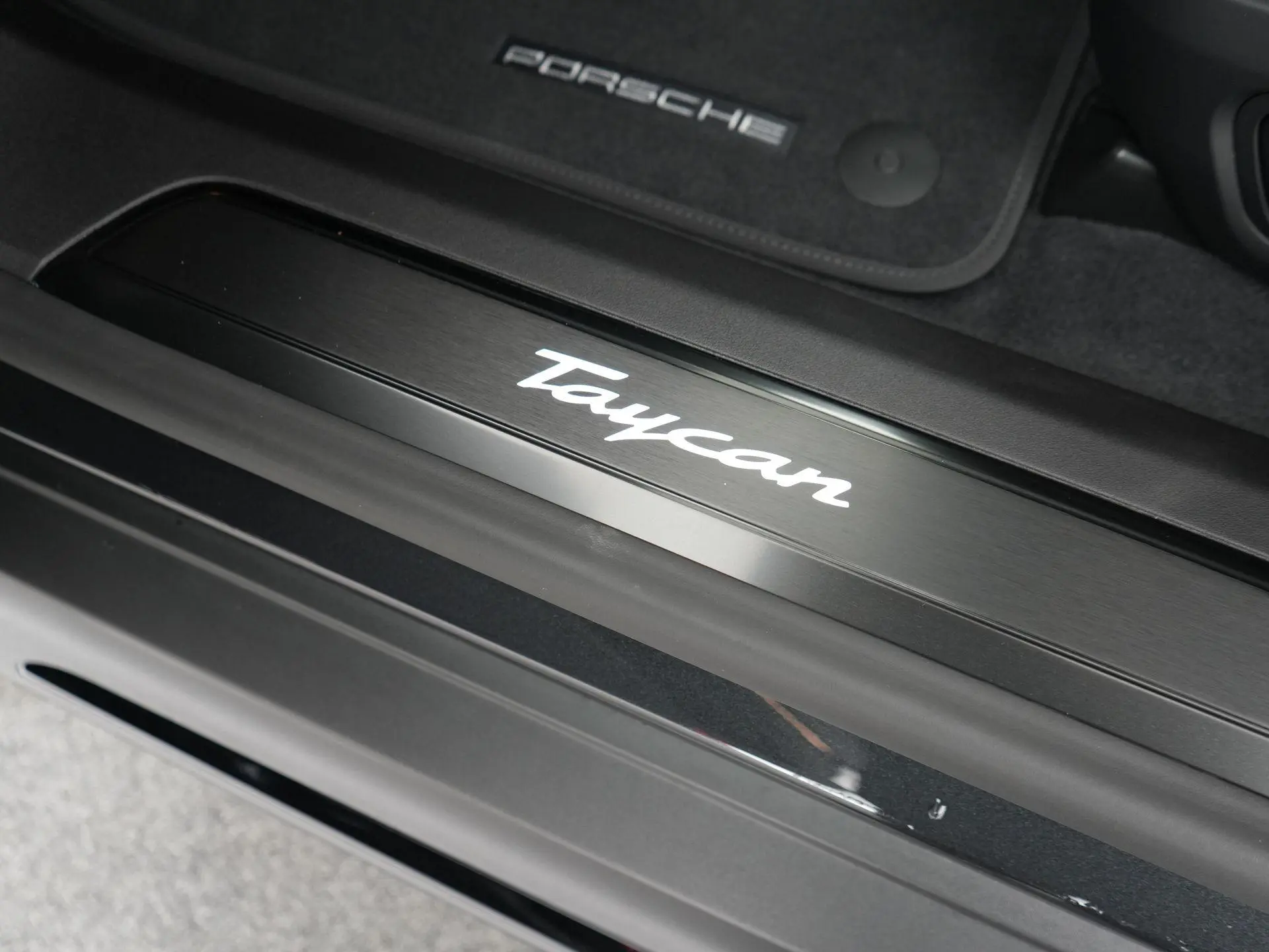 Taycan Sport Turismo Black Edition 105 kWh