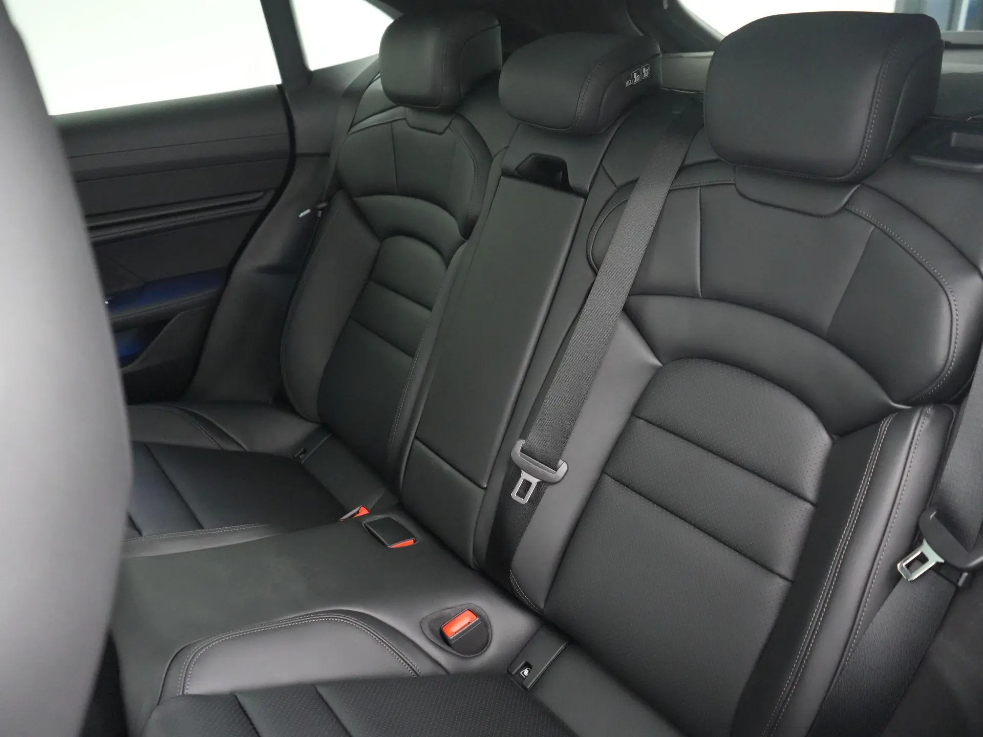 Taycan Sport Turismo Black Edition 105 kWh