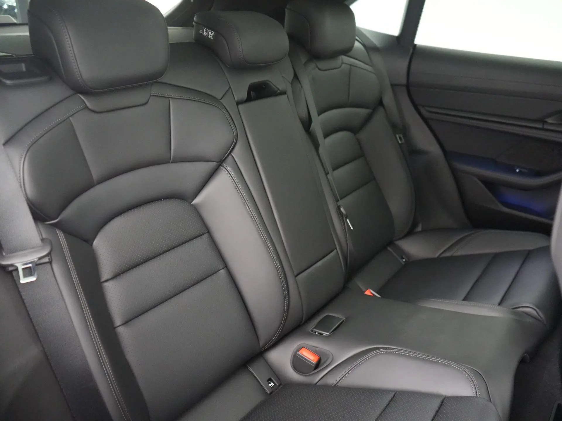 Taycan Sport Turismo Black Edition 105 kWh