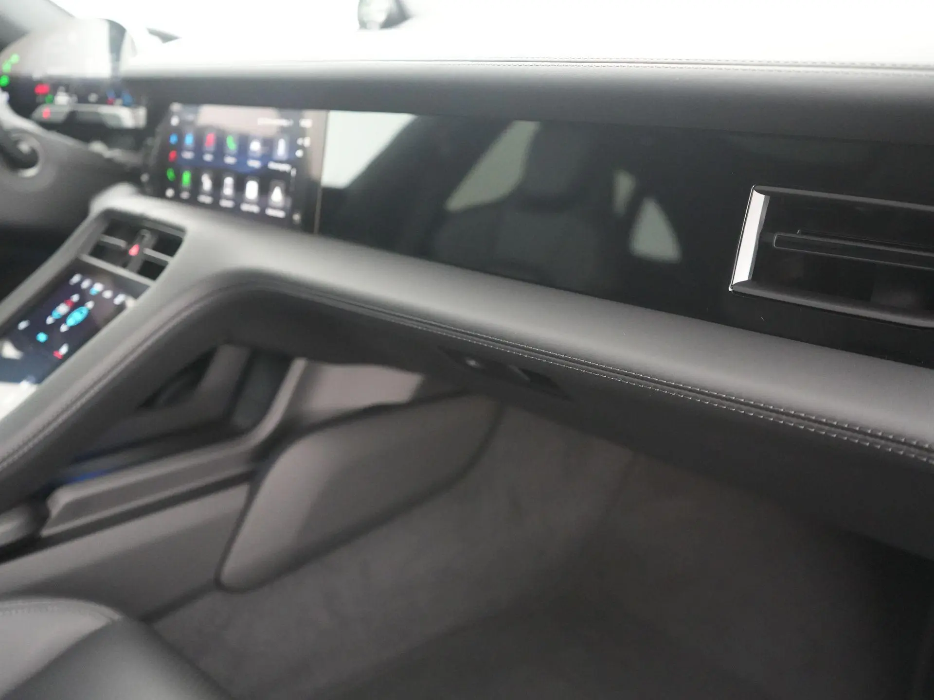 Taycan Sport Turismo Black Edition 105 kWh