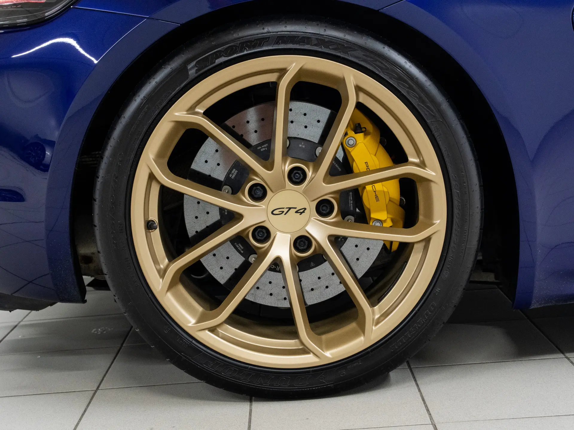 718 Cayman GT4