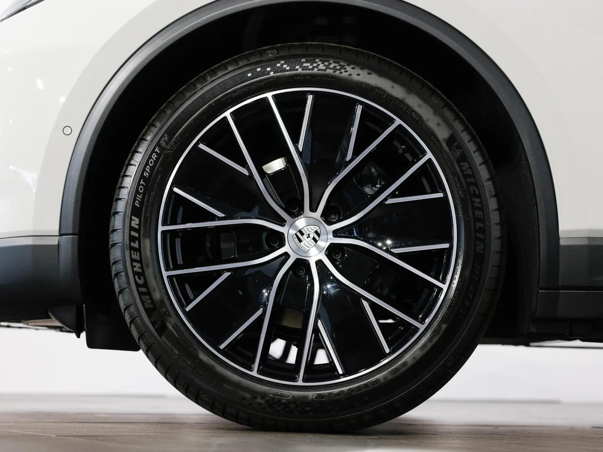 Macan 4 100 kWh