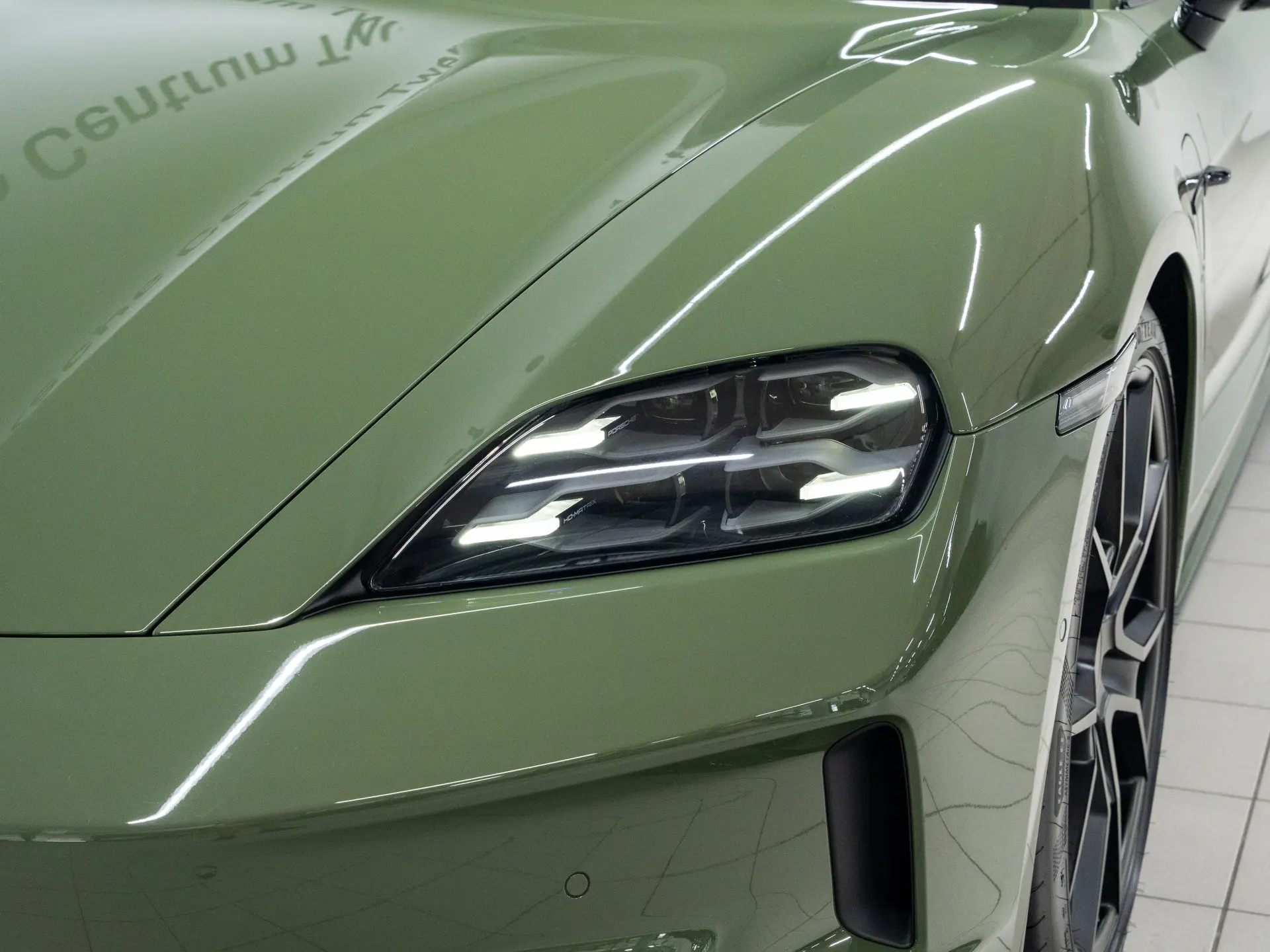 Taycan Sport Turismo Black Edition