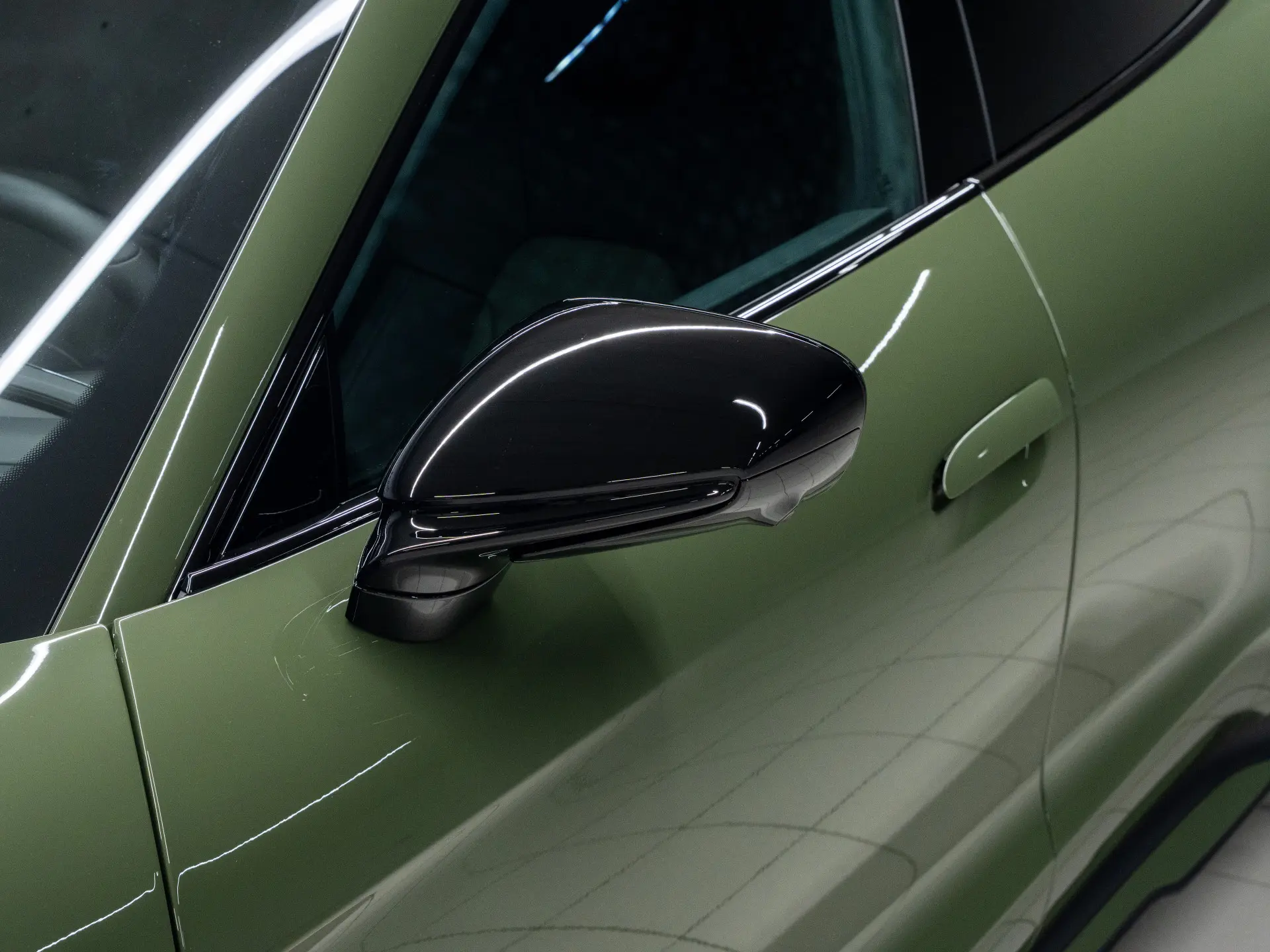 Taycan Sport Turismo Black Edition