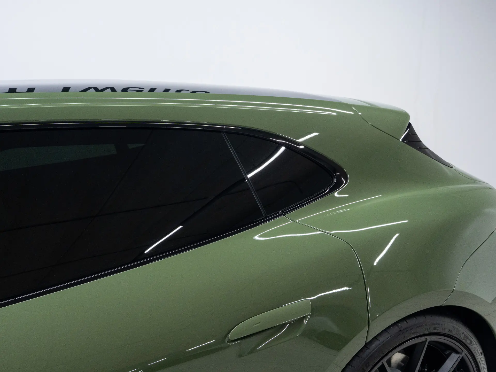 Taycan Sport Turismo Black Edition