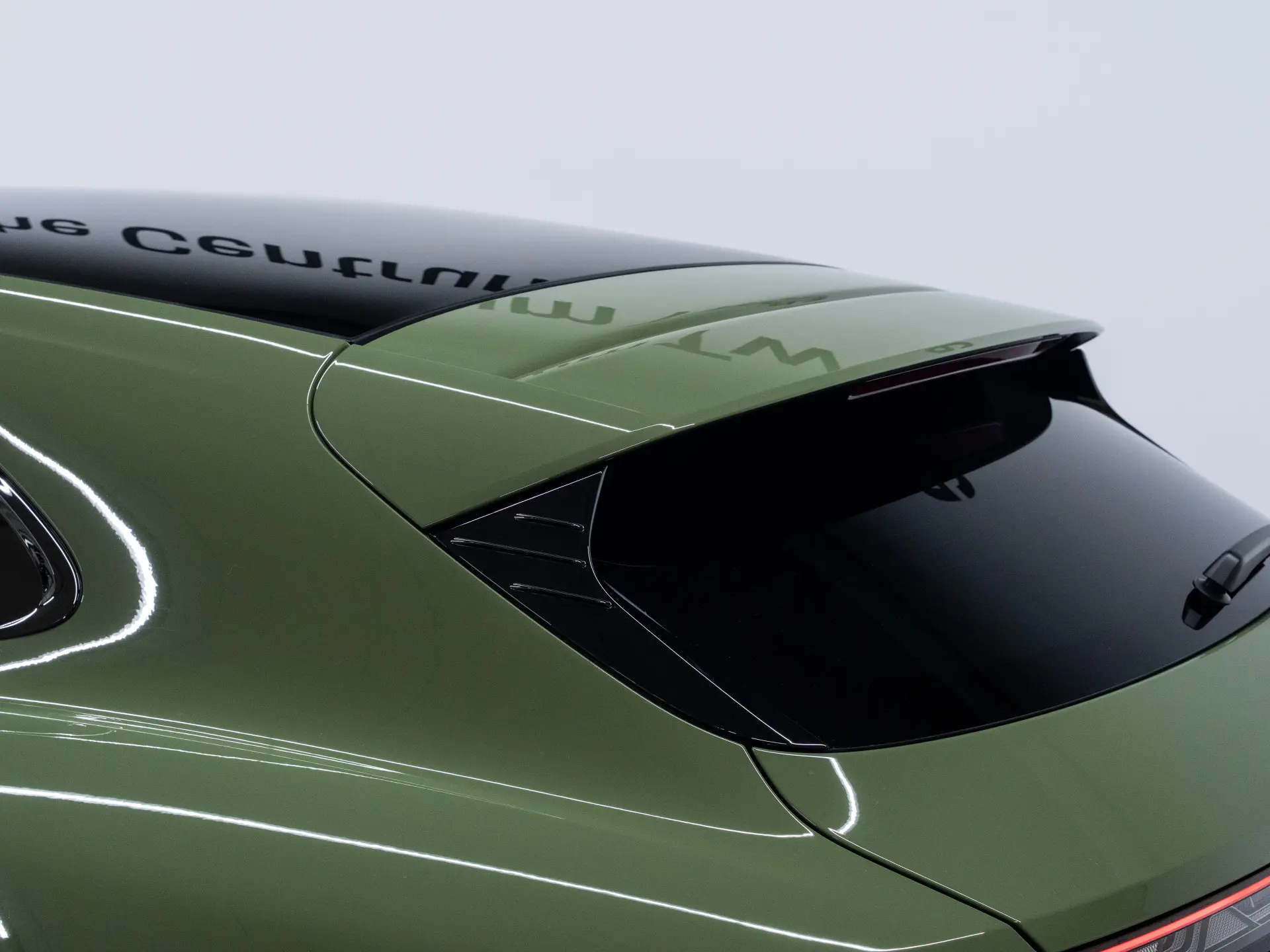 Taycan Sport Turismo Black Edition