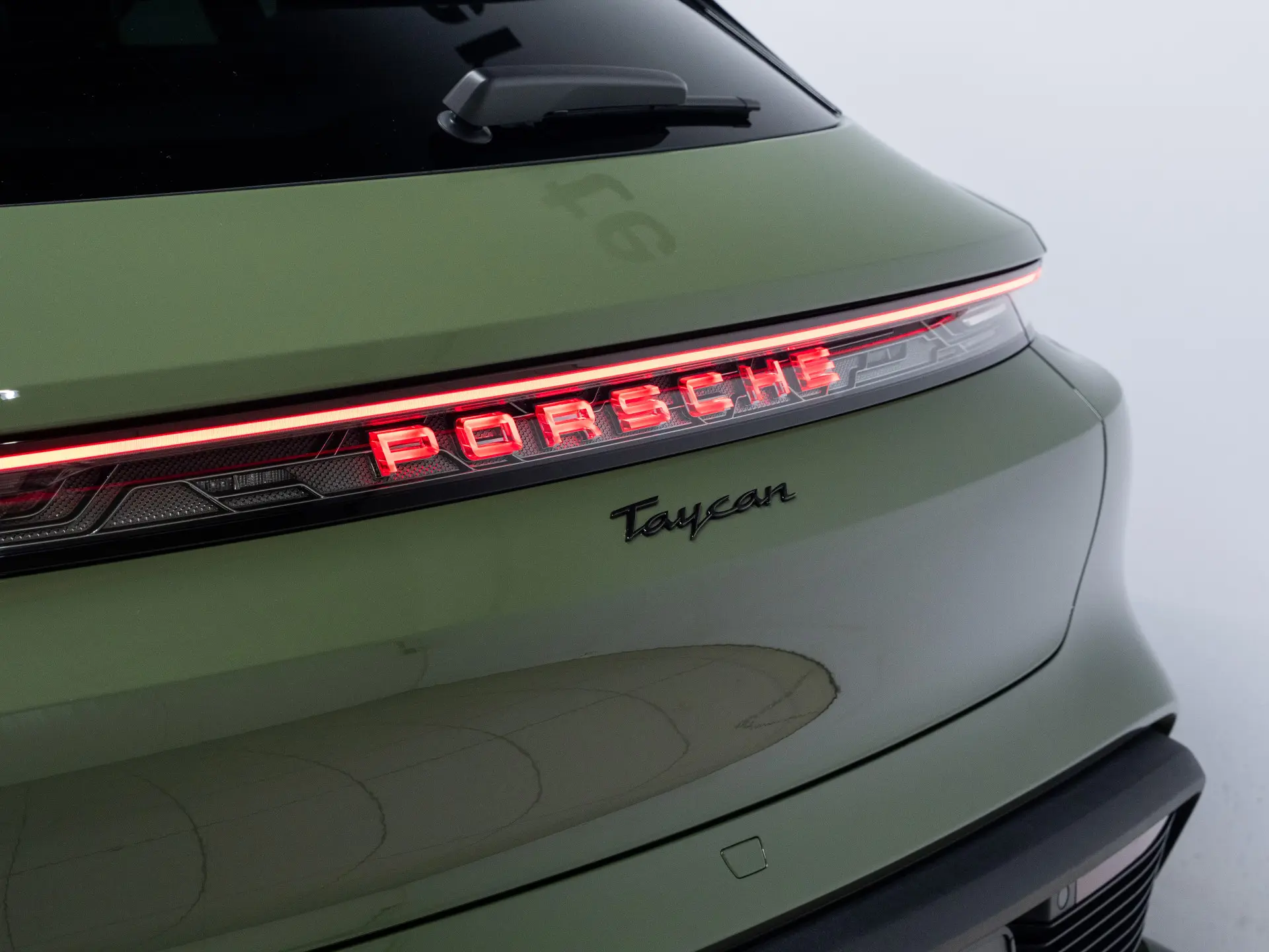 Taycan Sport Turismo Black Edition